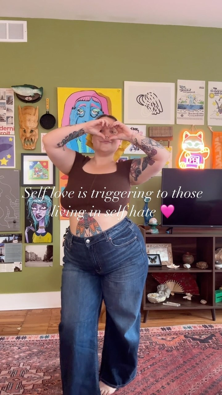 Never going to let these hate comments stop me ❣️ 

….

Body positivity self love healing dealing with haters troll comments