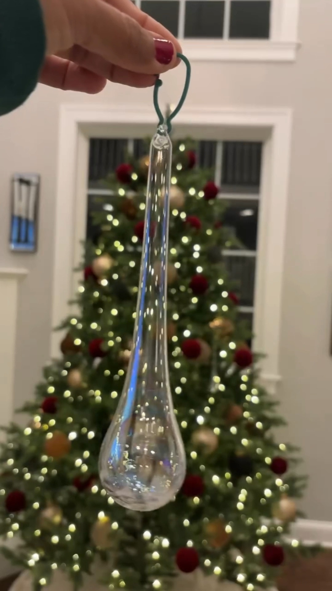 La magia de la Navidad llegó a mi casa 💫

Este año quise que todo hablara por sí solo: lazos rojo vino que abrazan la temporada, terciopelo suave y destellos dorados con colores neutros. Un ambiente clásico, elegante y lleno de calidez. ✨

• Comenta la palabra NAVIDAD para recibir enlaces 🔗 

 #holiday
#navidad #navidaddecoracion
#christmasmagic #christmastree 
#christmasinspo #christmas #christmastreedecorating #christmas2025
#christmastreedecor #christmasdecor #christmasaesthetic #christmasdecorations #holidaydecor

#LTKSeasonal #LTKHoliday #LTKHome