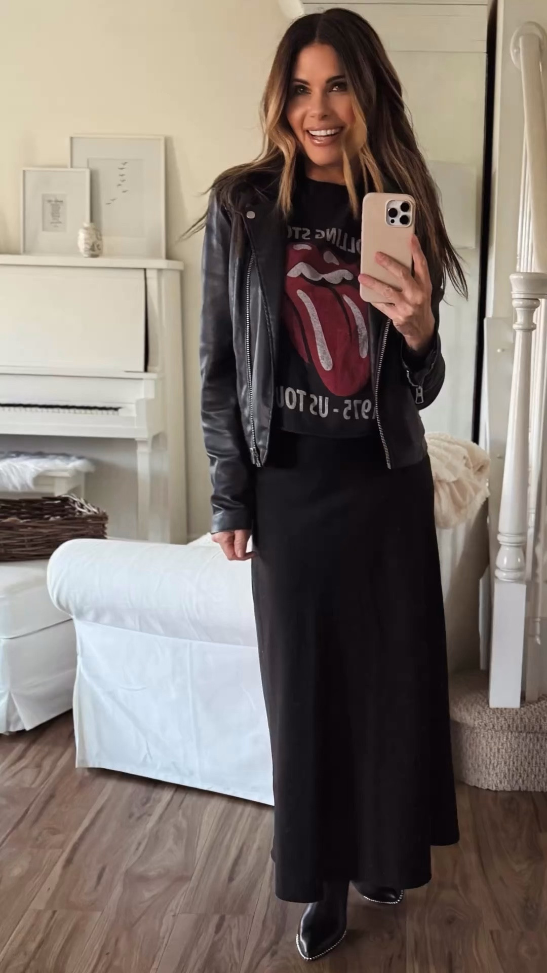 Graphic Tee Style

Tee - tts//skirt - tts//boots - tts//leather jacket - downsized (1)

#LTKdayinmylife #LTKOver40