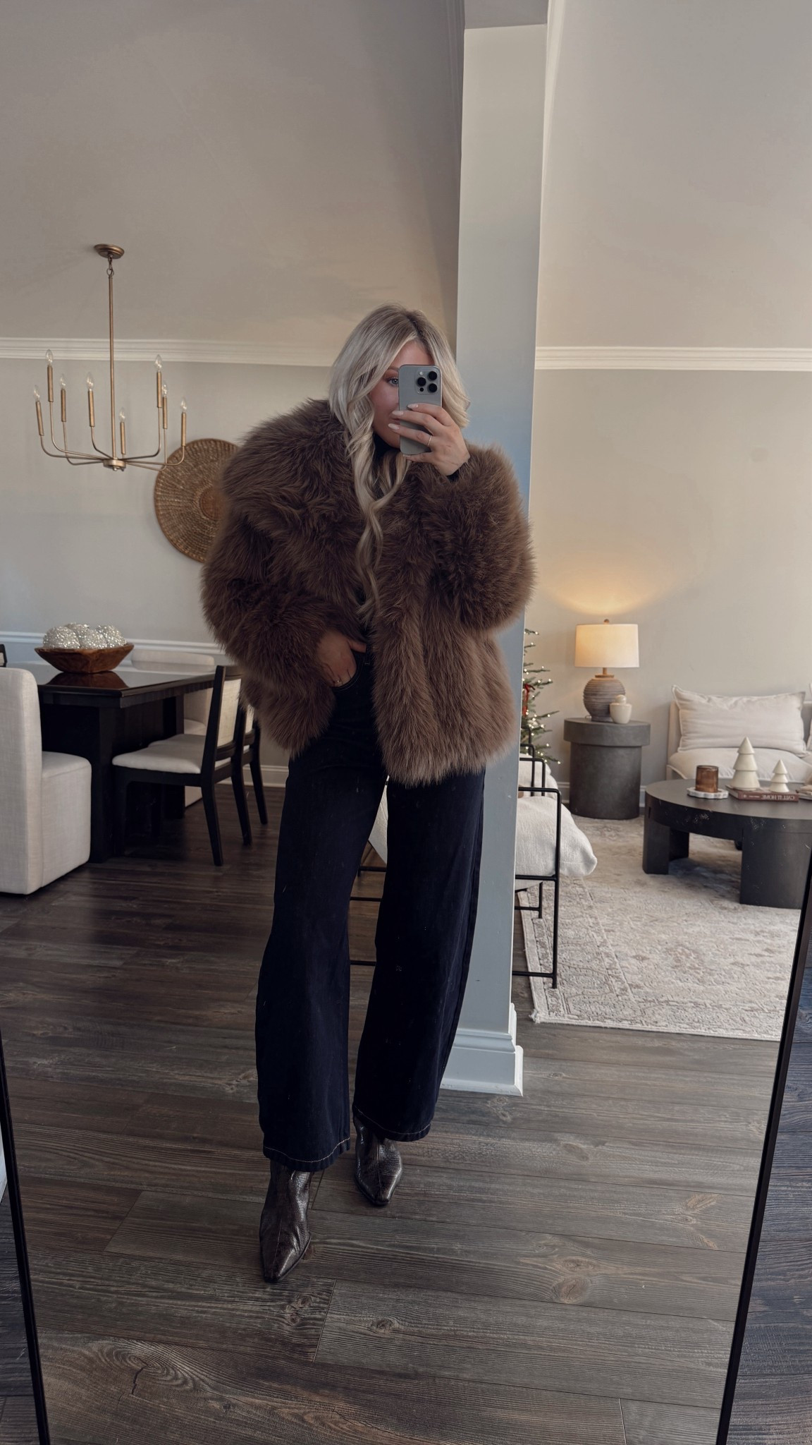 This jacket/ I’m in love! The easiest winter outfit 

#LTKHoliday #LTKSeasonal #LTKFindsUnder100