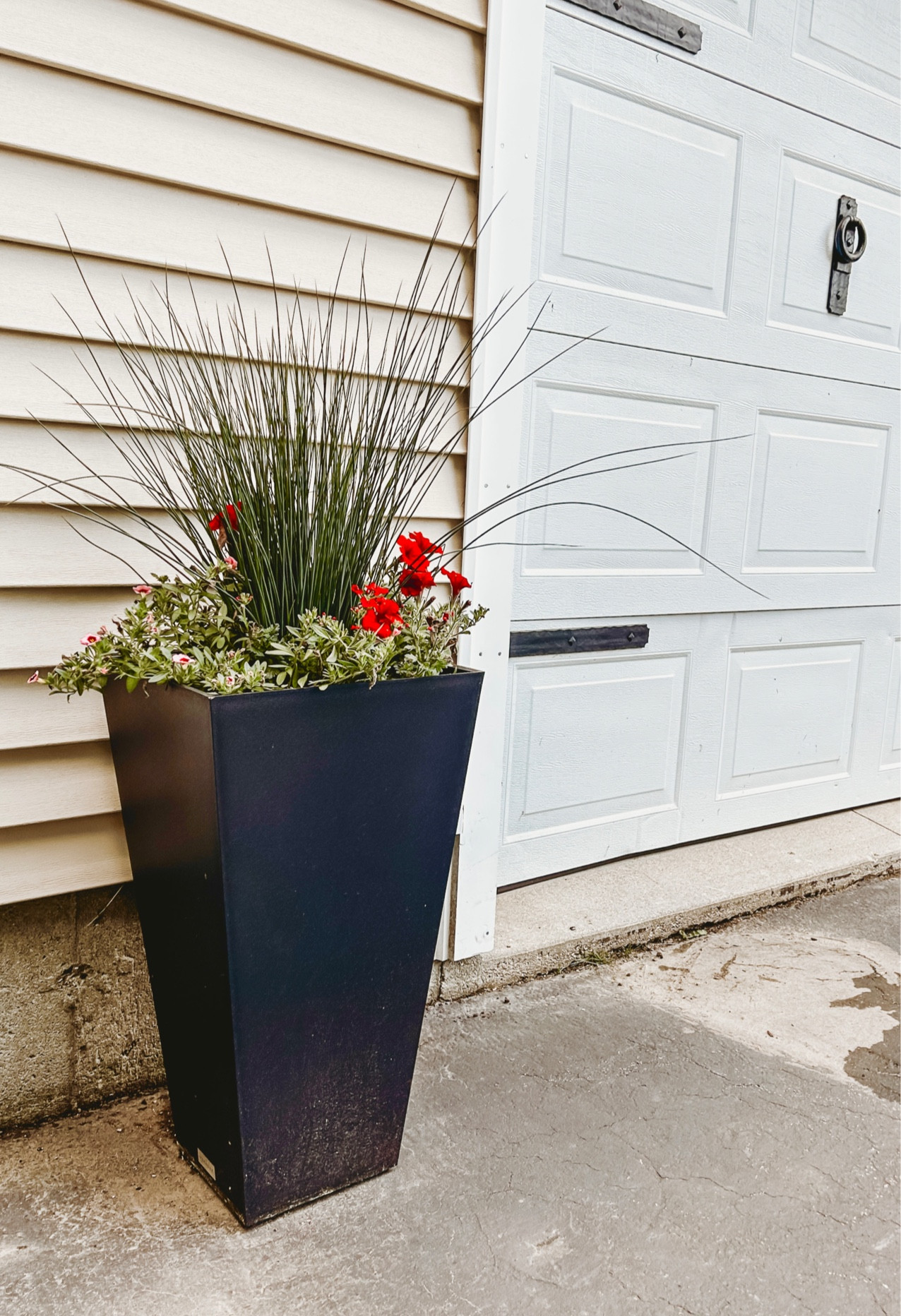 summer, planters, outdoor planters, tall planters, black planters, gardening

#LTKhome #LTKSeasonal #LTKFind