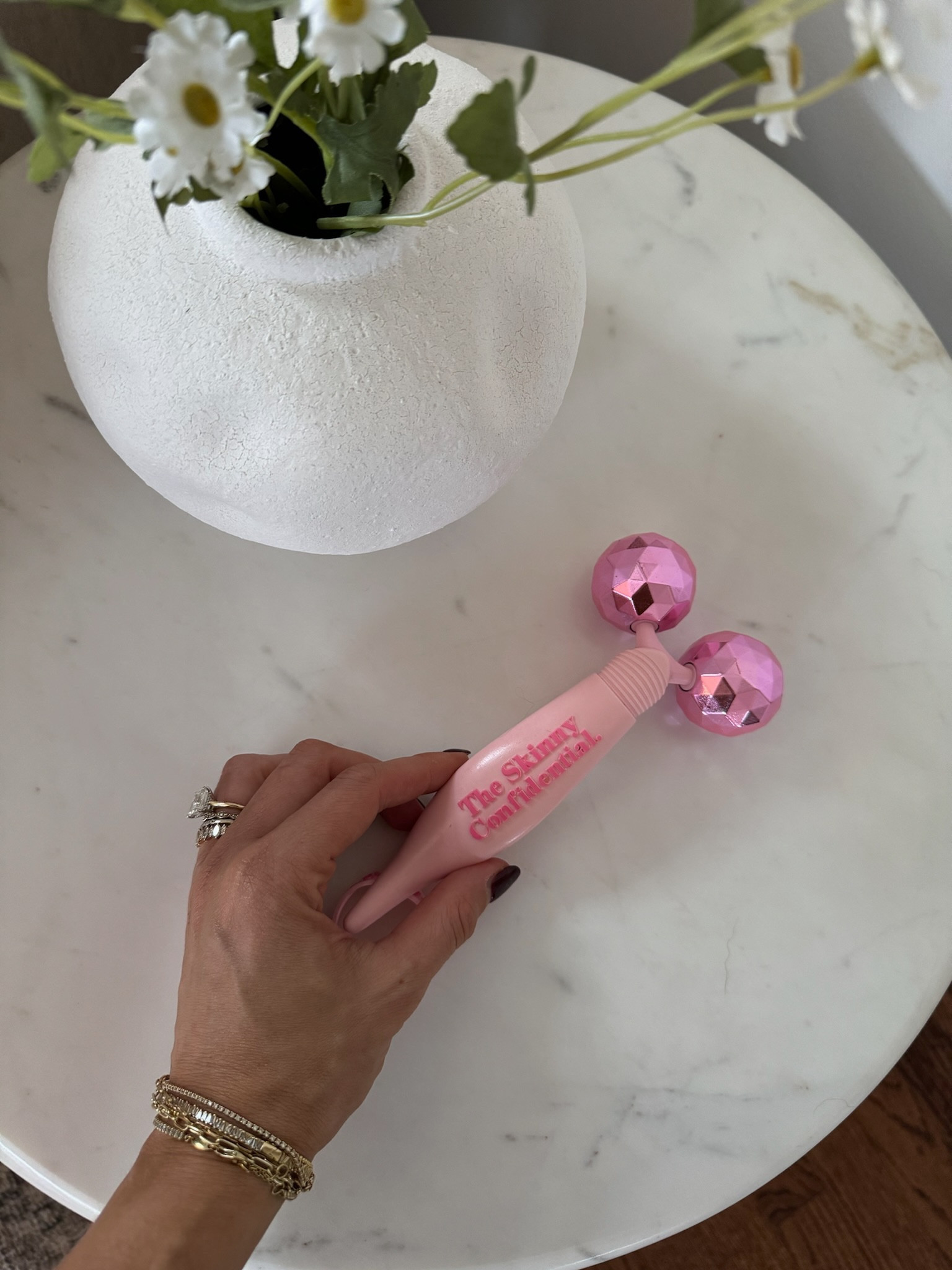 This is THE best ice roller & you know it must be if I'm willing to have hot pink sitting around. My esthetician introduced me to it & I am obsessed. It works so well cold or not, but feels so good on a puffy face-- its helped so much for me lately!!




#LTKBeauty
