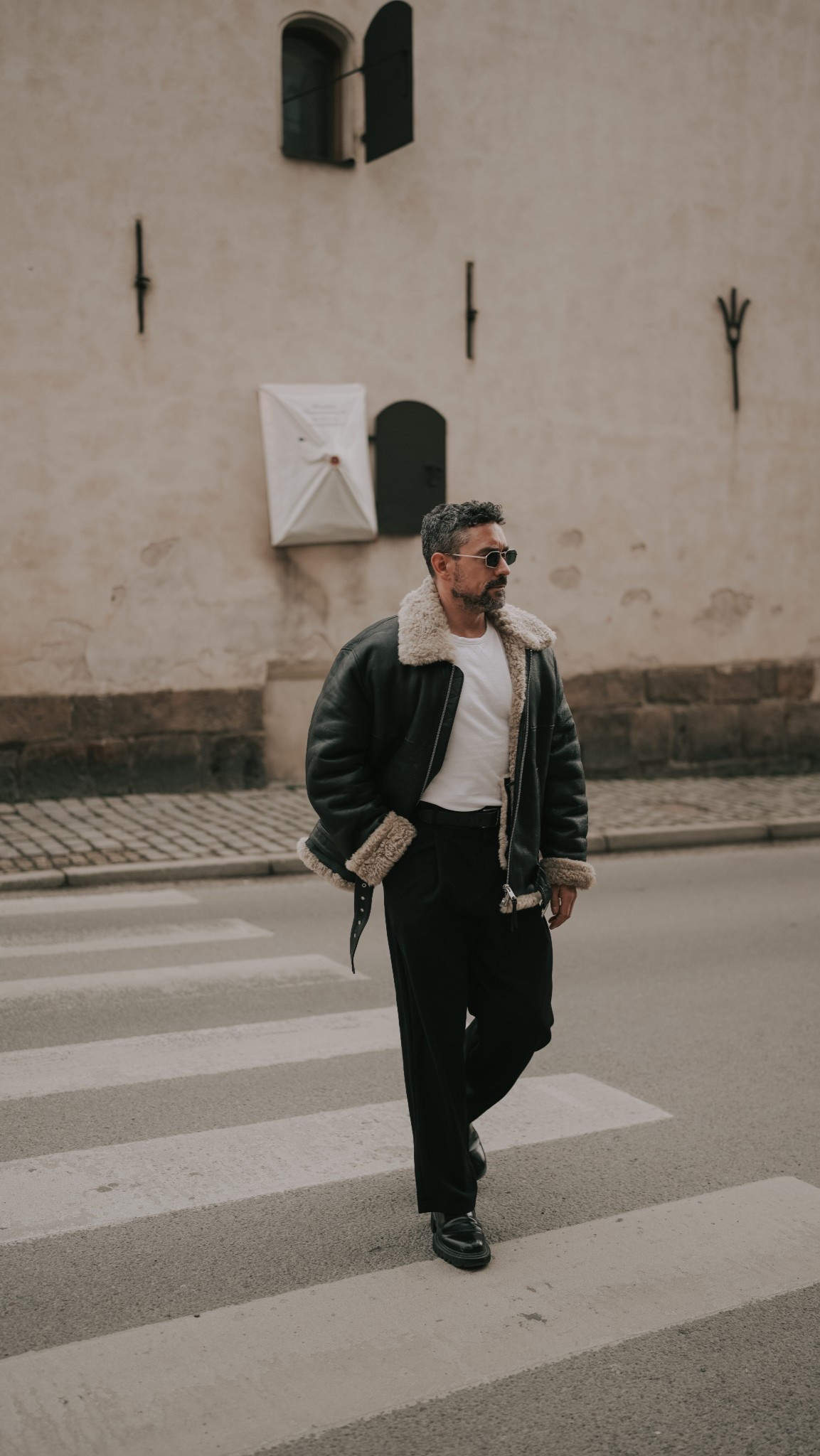 Monochrome style for all year round 🖤😎 Shearling leather jacket. White tee. Black wide leg pleated trousers. Chunky black matte shoe. And sunglasses. 



#LTKmens #LTKeurope #LTKuk