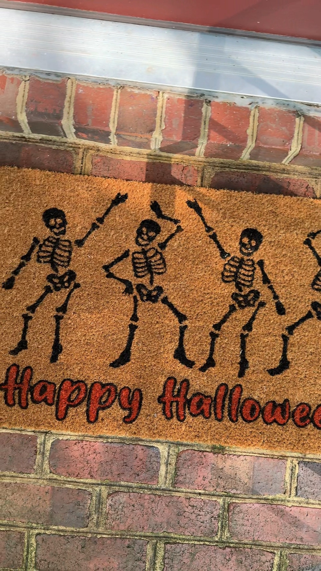 Skeletons, ghost dogs, bats… *witch* do you choose?! 💀👻🦇🧙🏼‍♀️

#ad
#LowesPartner
@loweshomeimprovement

#LTKHome #LTKHalloween #LTKSeasonal