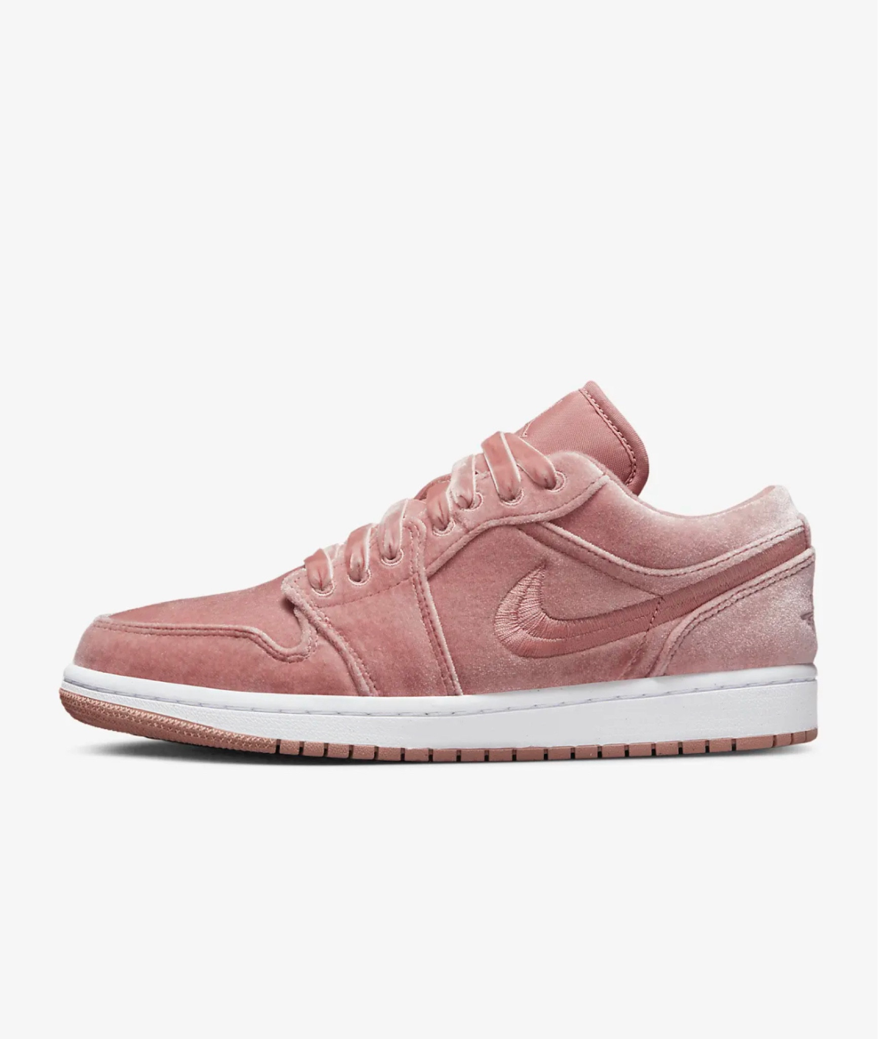 Air Jordan 1 Low SE
Rust Pink

Shown: Rust Pink/White/Rust Pink
Style: DQ8396-600

#LTKshoecrush