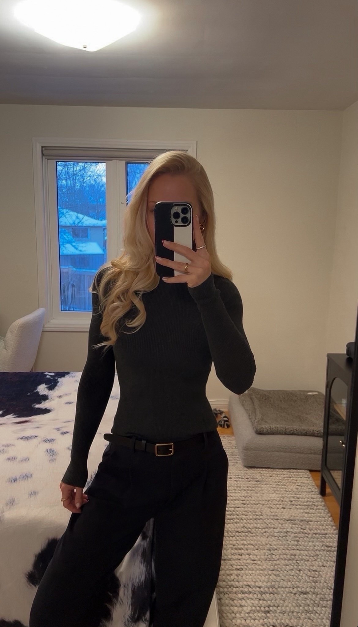 Top is XS, bottoms are size 2. Belt is Aritzia grid (linked a similar one)