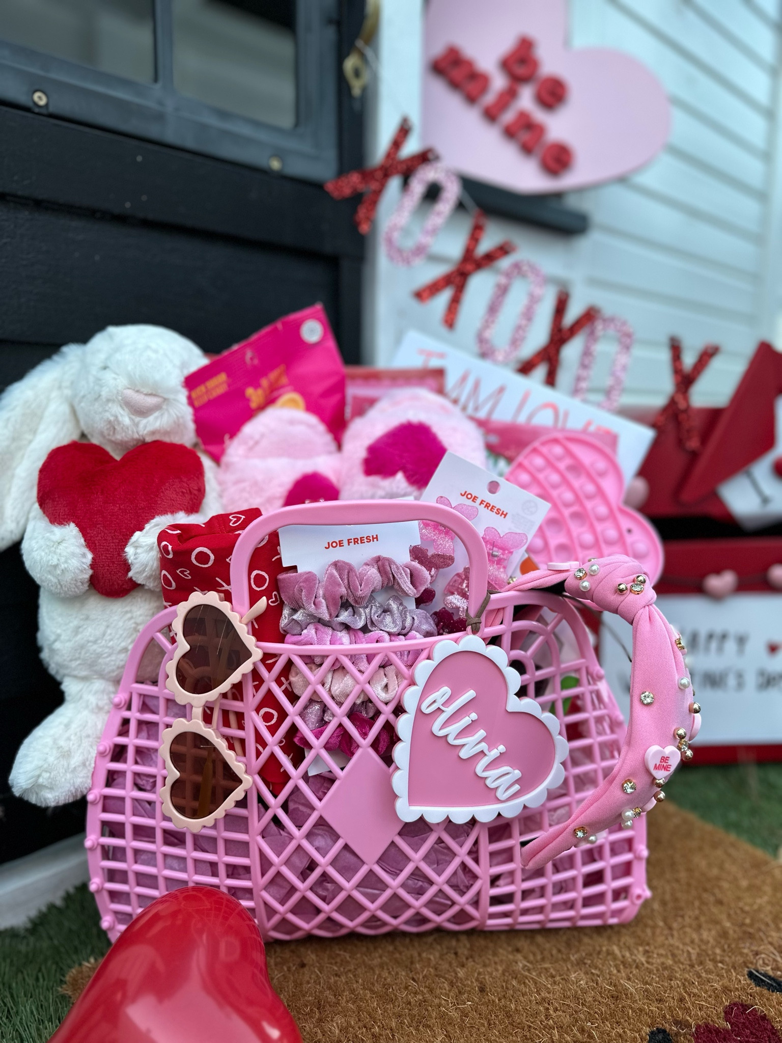 love basket 🎀💕💖 (4 yo girl) #valentinesday #lovebasket #kidsvalentines #valentineskids #bemine 

#LTKkids #LTKitbag #LTKGiftGuide