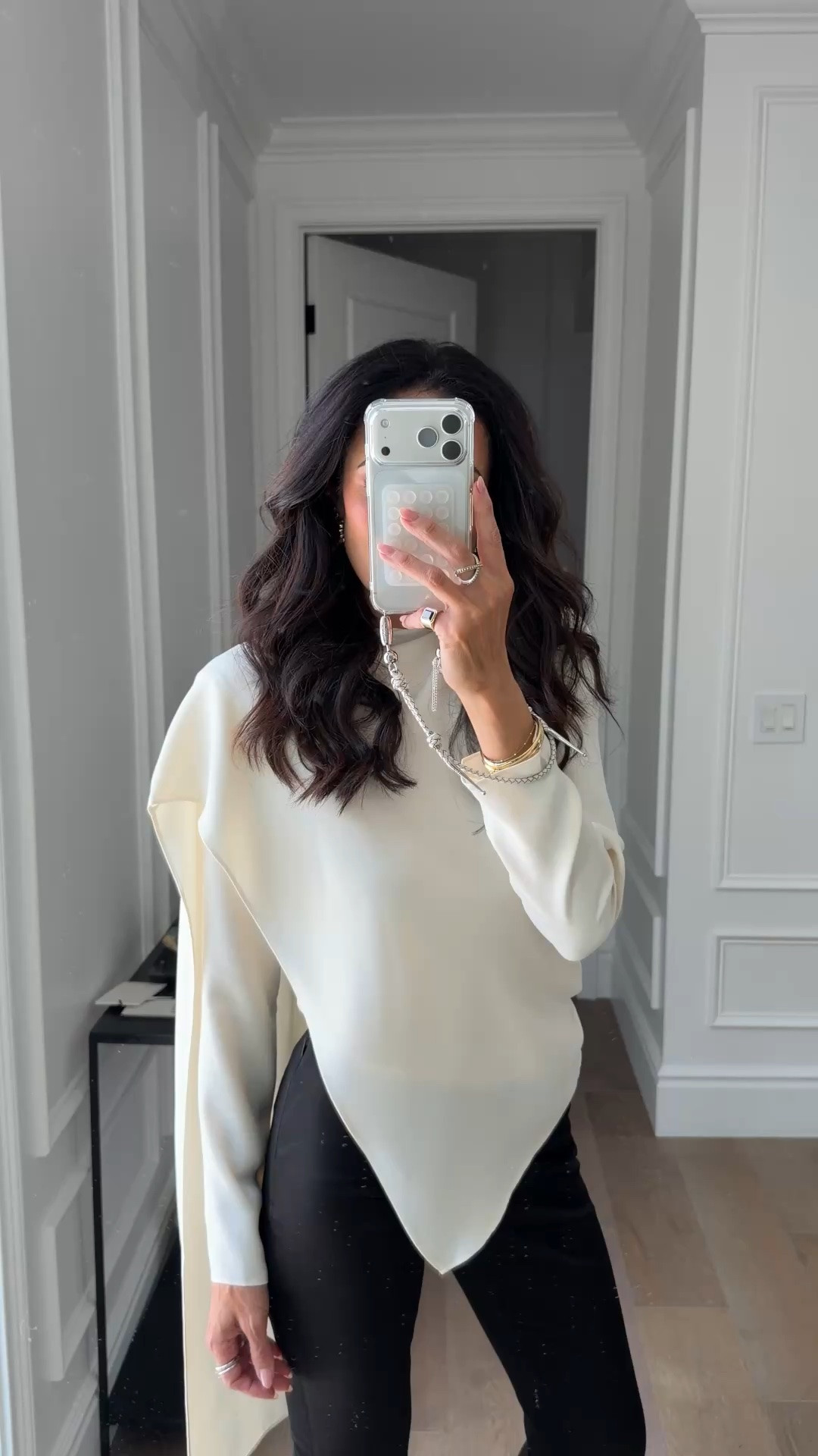 How chic is this asymmetric top?!!! 



Date night, style

#LTKOver40 #LTKSeasonal