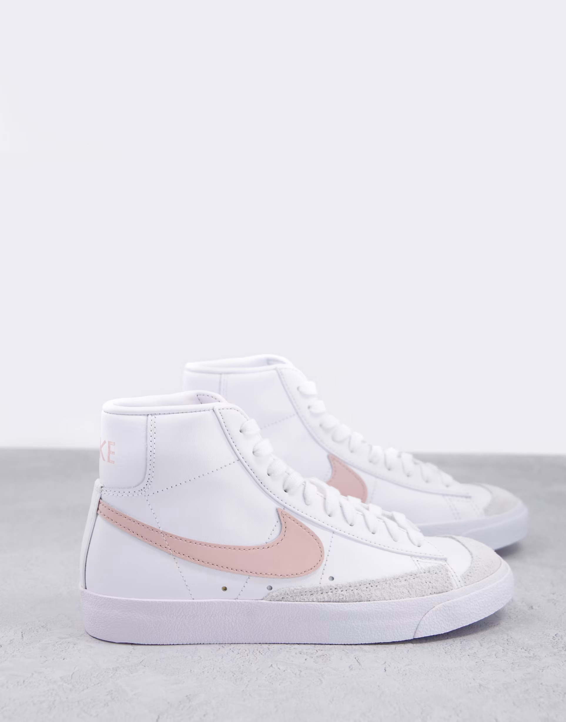 Nike Blazer Mid '77 VNTG sneakers in white/pink oxford | ASOS (Global)