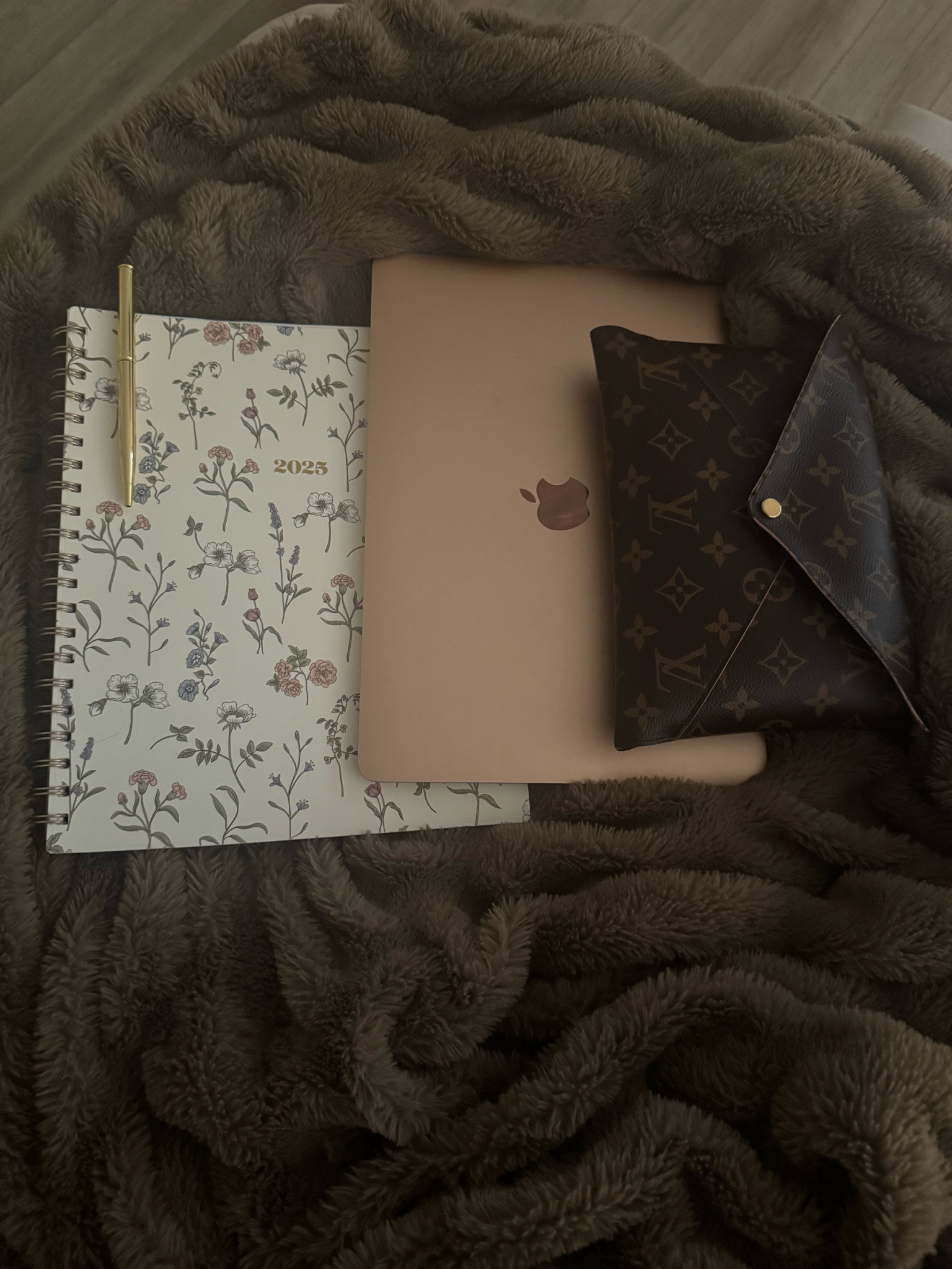 Sick & working from bed 🥺 … here’s everything I have with me today while I work. These are my must haves for a work from
Home day! 

#LTKWatchNow #LTKWorkwear #LTKHome