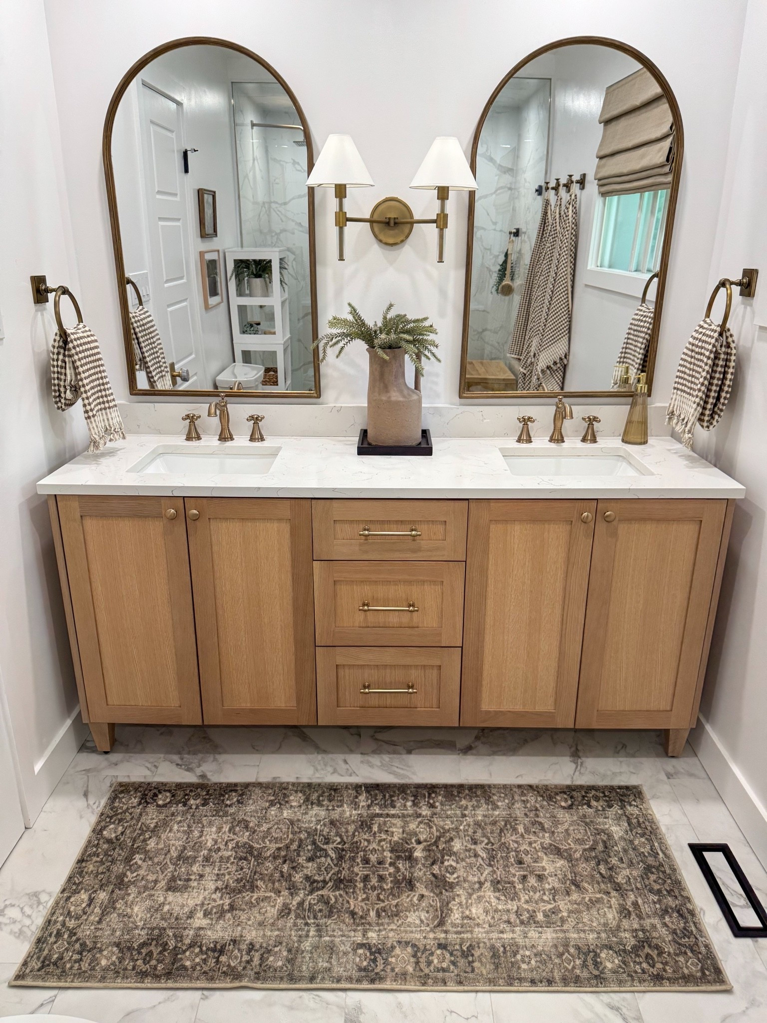 Shop my primary bathroom🤎

#towels #sconce #archedmirror #faucet #runner #homedecor #bathroom #bathroomdecor #primarybath #towelring

#LTKhome