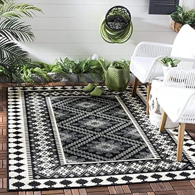SAFAVIEH Veranda Collection VER099 Boho Indoor/ Outdoor Non-Shedding Easy Cleaning Patio Backyard... | Amazon (US)