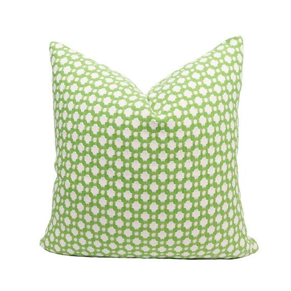 Schumacher Betwixt Pillow Cover in Leaf/blanc 65688 // | Etsy | Etsy (US)
