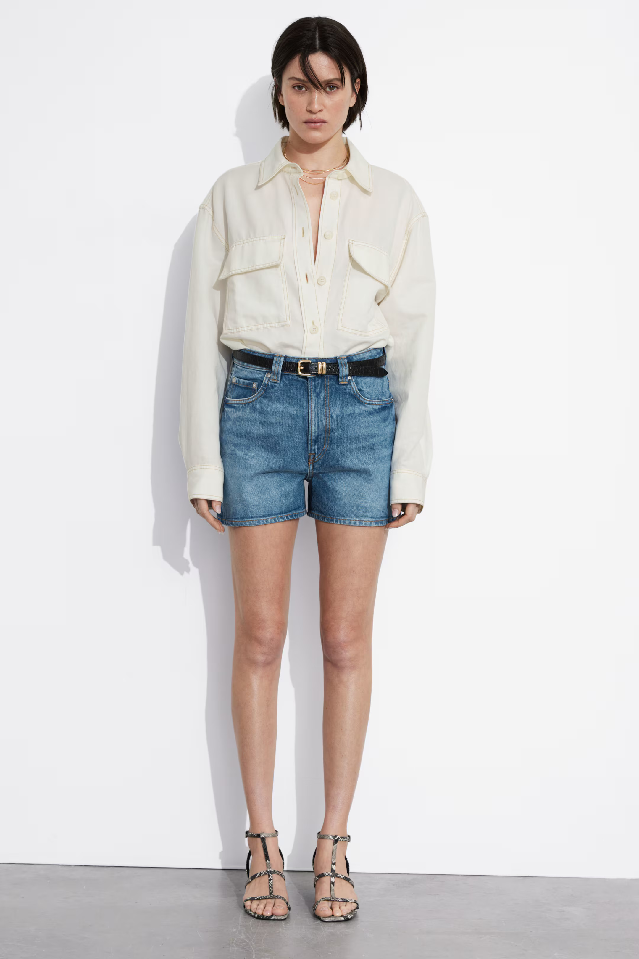 5-Pocket Denim Shorts - Regular waist - Short - Mid Blue - Ladies | H&M GB | H&M (UK, MY, IN, SG, PH, TW, HK)