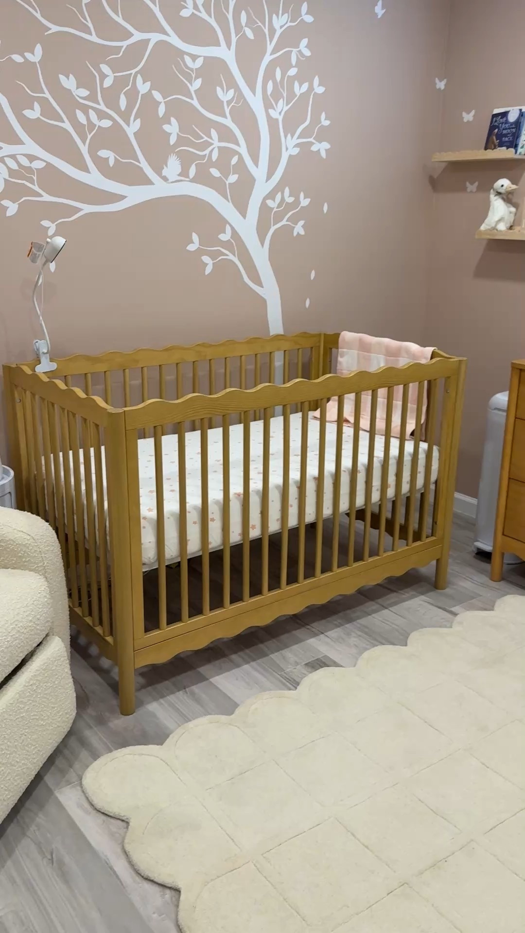 Babyletto Crib & Dresser & recliner 