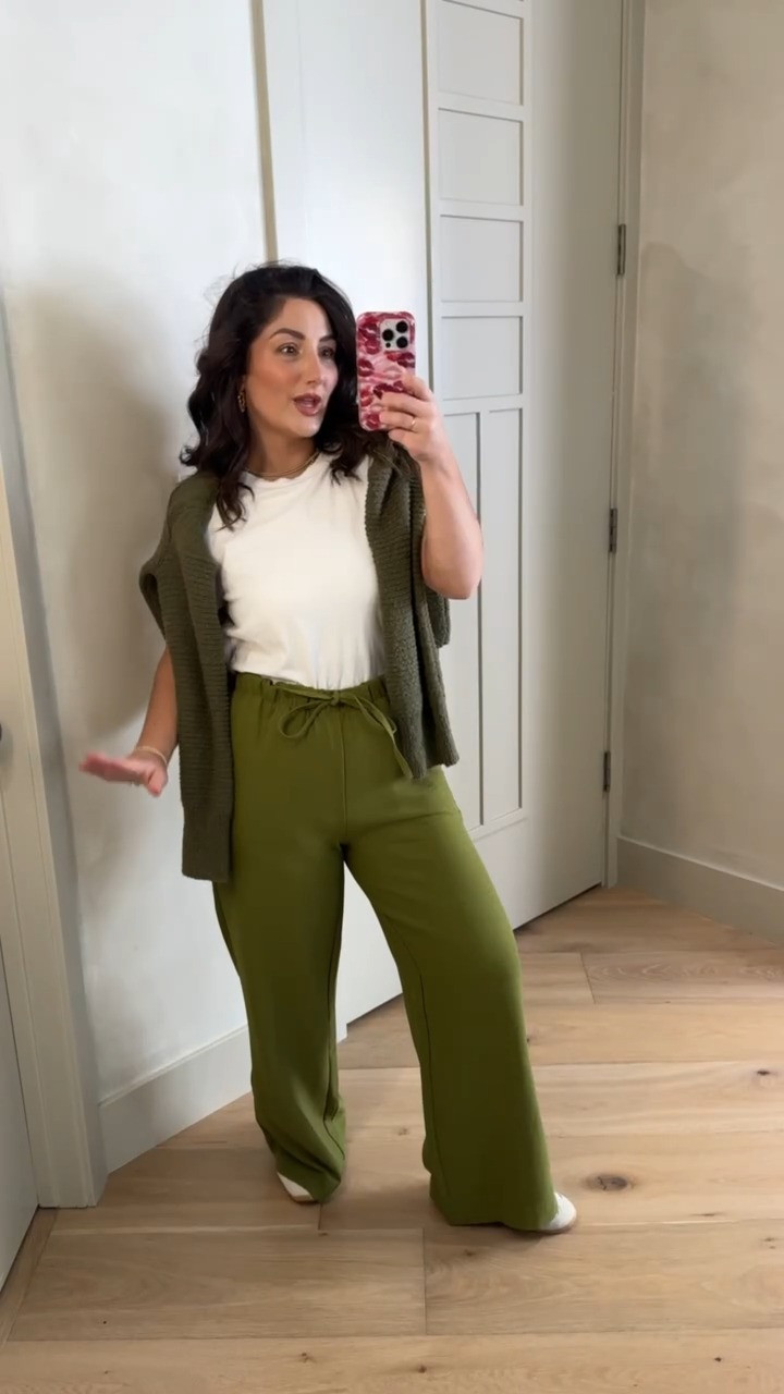 Casual, chic outfit! Loving these lookalike wide leg pants and sweater! Comfortable enough for travel too! 

Sweater size small, Tee size small, Pants size medium 27.5 inseam 

5'0" 140lbs
Petite friendly

#LTKootd #LTKPetite #LTKTravel
