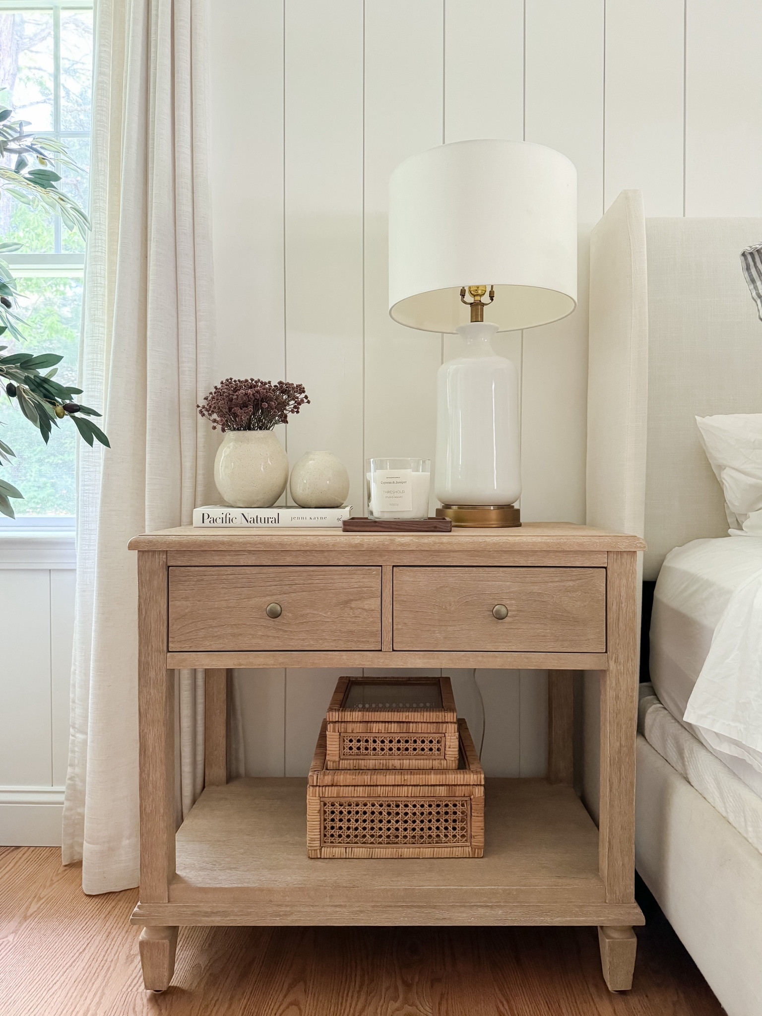 Coastal Bedroom

neutral bedroom, beige bedroom, striped duvet, fluffy duvet, fluffy bedding, wood nightstand, sherri calnan home 

#LTKHome #LTKFindsUnder50 #LTKStyleTip
