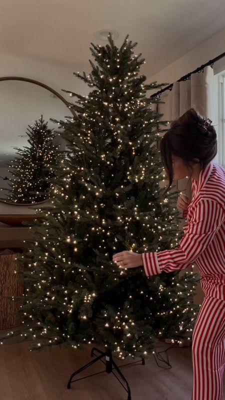 Viral Home Depot Christmas tree! Mine is the 7.5ft full version. It’s definitely worth the buy!



#LTKhome #LTKHoliday #LTKVideo
