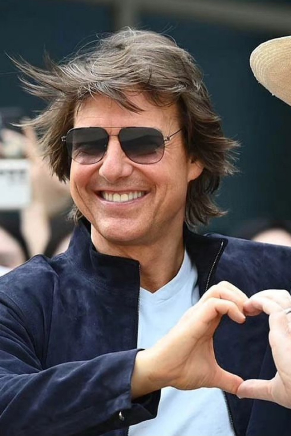 Shop Tom Cruise aviator sunglasses and similar suede jacket 

#LTKFind #LTKmens #LTKstyletip