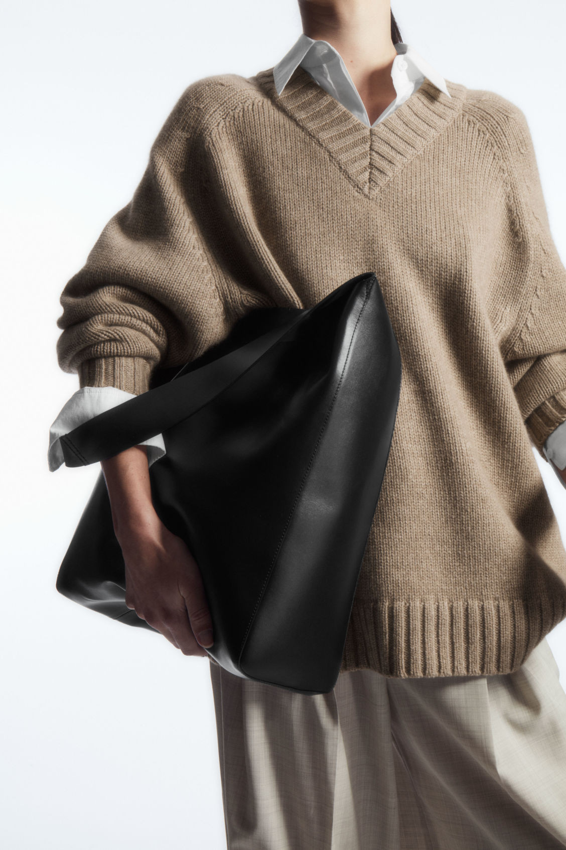 SLOUCHY SHOULDER BAG - LEATHER | COS (US)