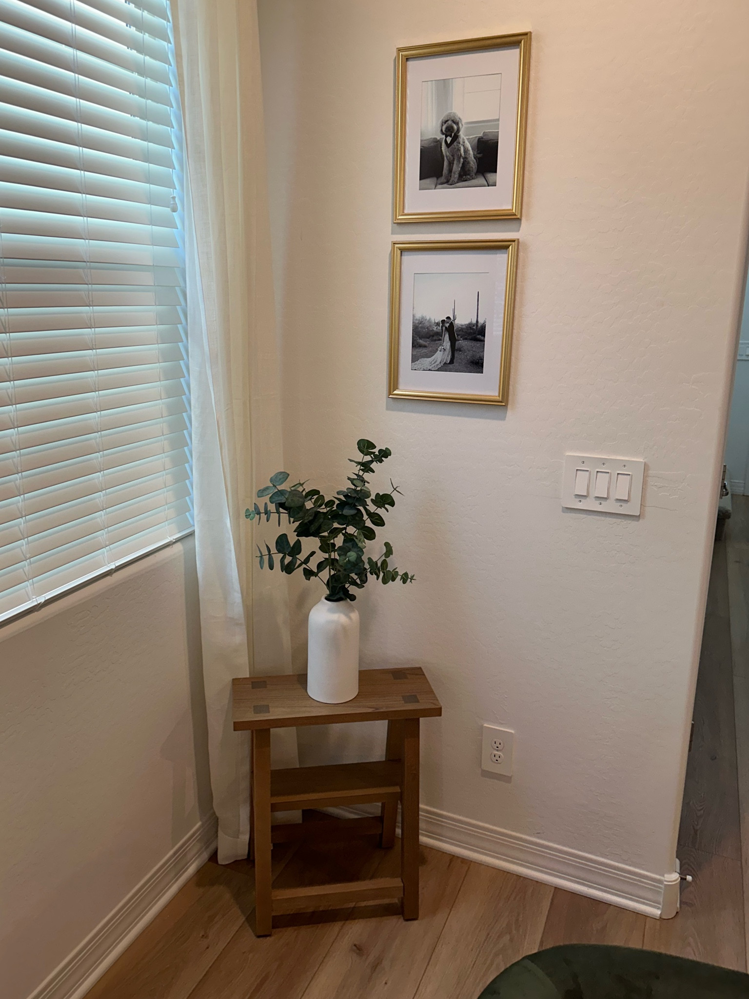 #walmartpartner I love this new little corner in our living room! It was empty before & adding a few frames, a wood stool & stems made the biggest difference!! 🙌🏼 Everything is from @walmart! 

#LTKhome #LTKfindsunder100 #LTKfindsunder50