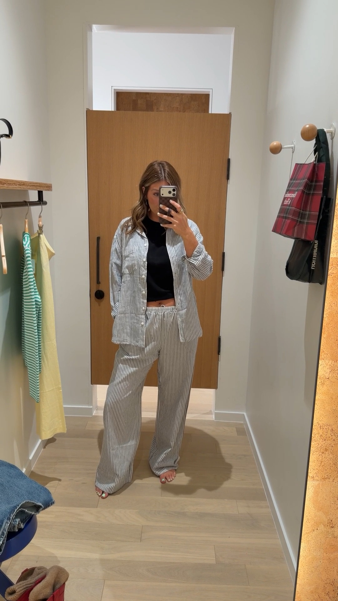 Gap 100% linen try on. Wearing a medium in both pieces. The pants ran big but the small felt a little too snug in the hips 