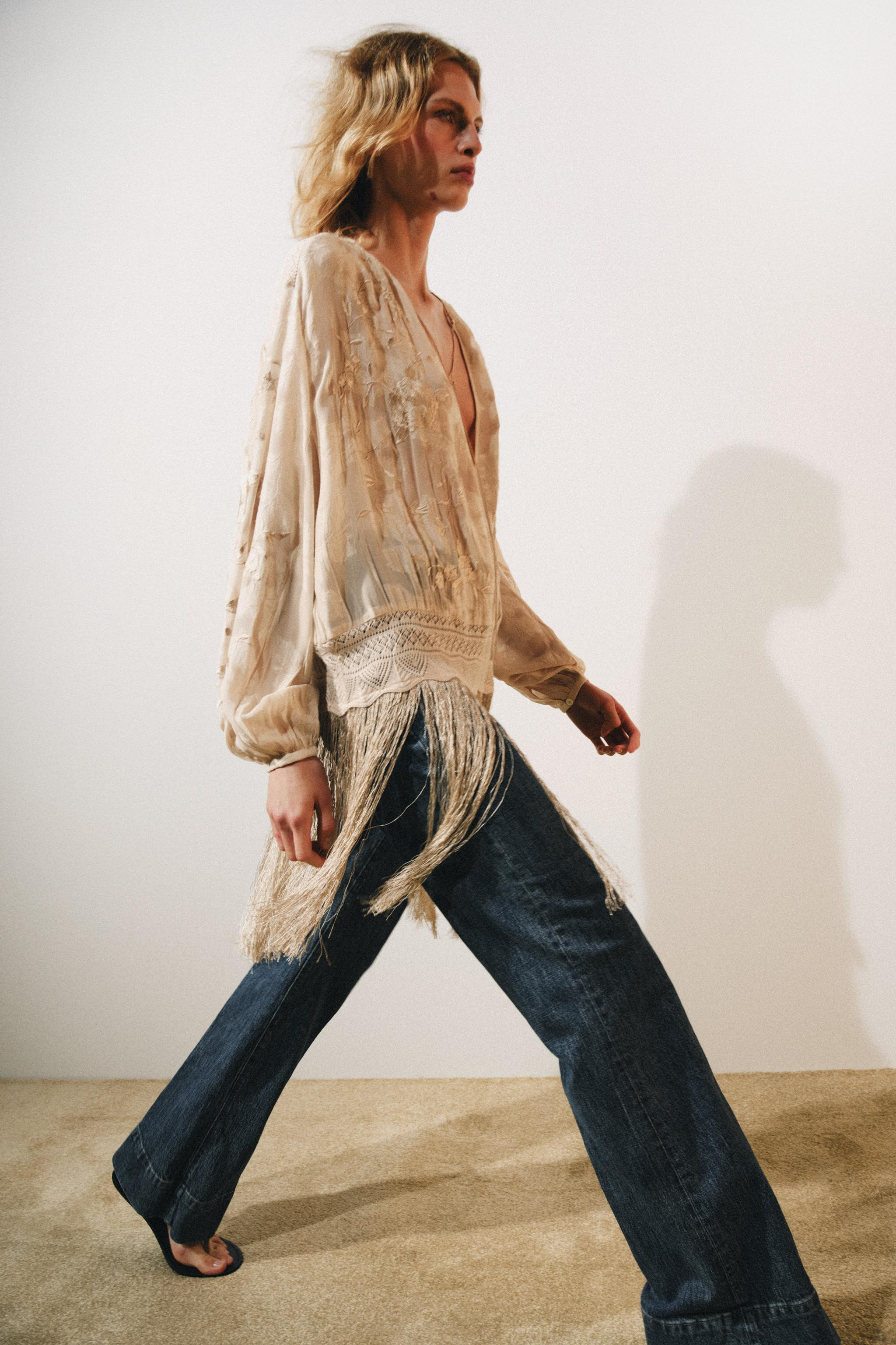 Model height: 179 cmZARA WOMAN COLLECTIONBlouse made from viscose blend yarn. V-neck and long sle... | Zara Canada