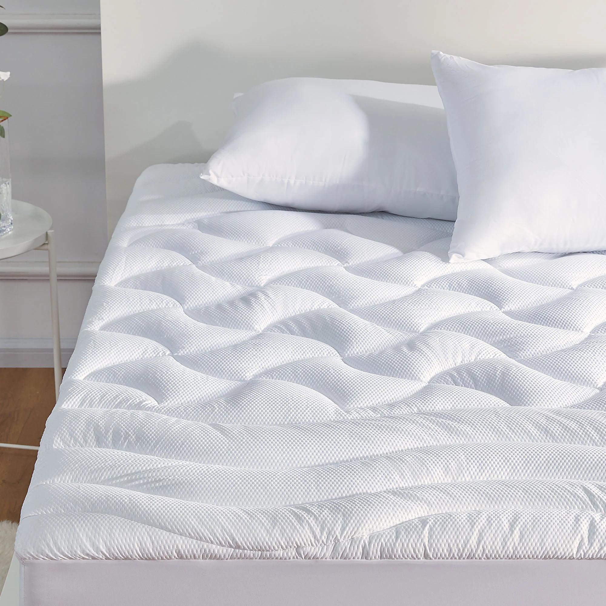 Premium Zoned Cooling Mattress Pad White for Hot Sleepers | Sleep Zone