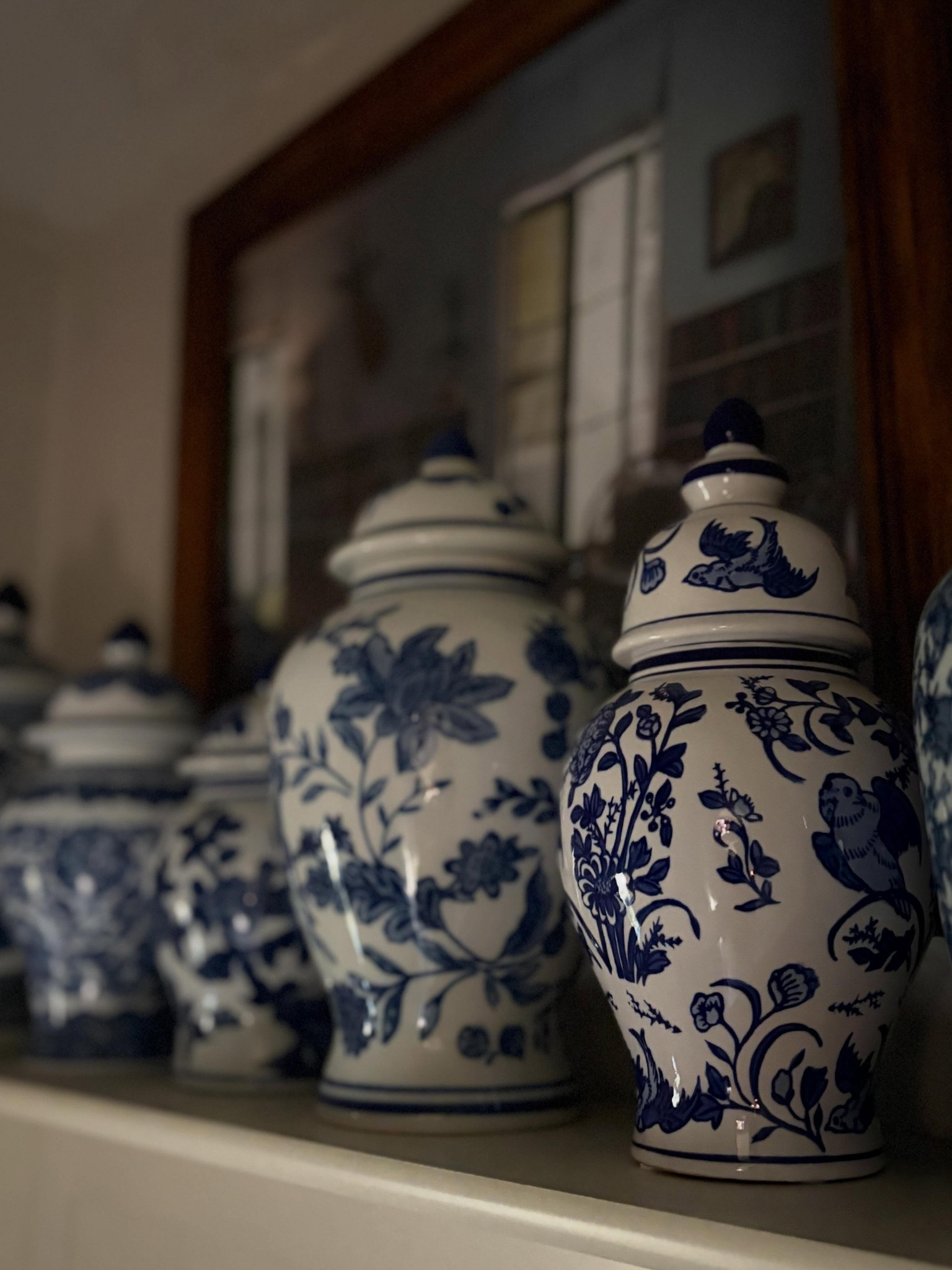 I spy with my little eye, a chinoiserie ginger jar collection. I’d like to say I’m done searching for them since the shelf is full but that hasn’t stopped me before.

#englishcottage #cottage #cottagecore #chinoiserie #nancymeyersaesthetic