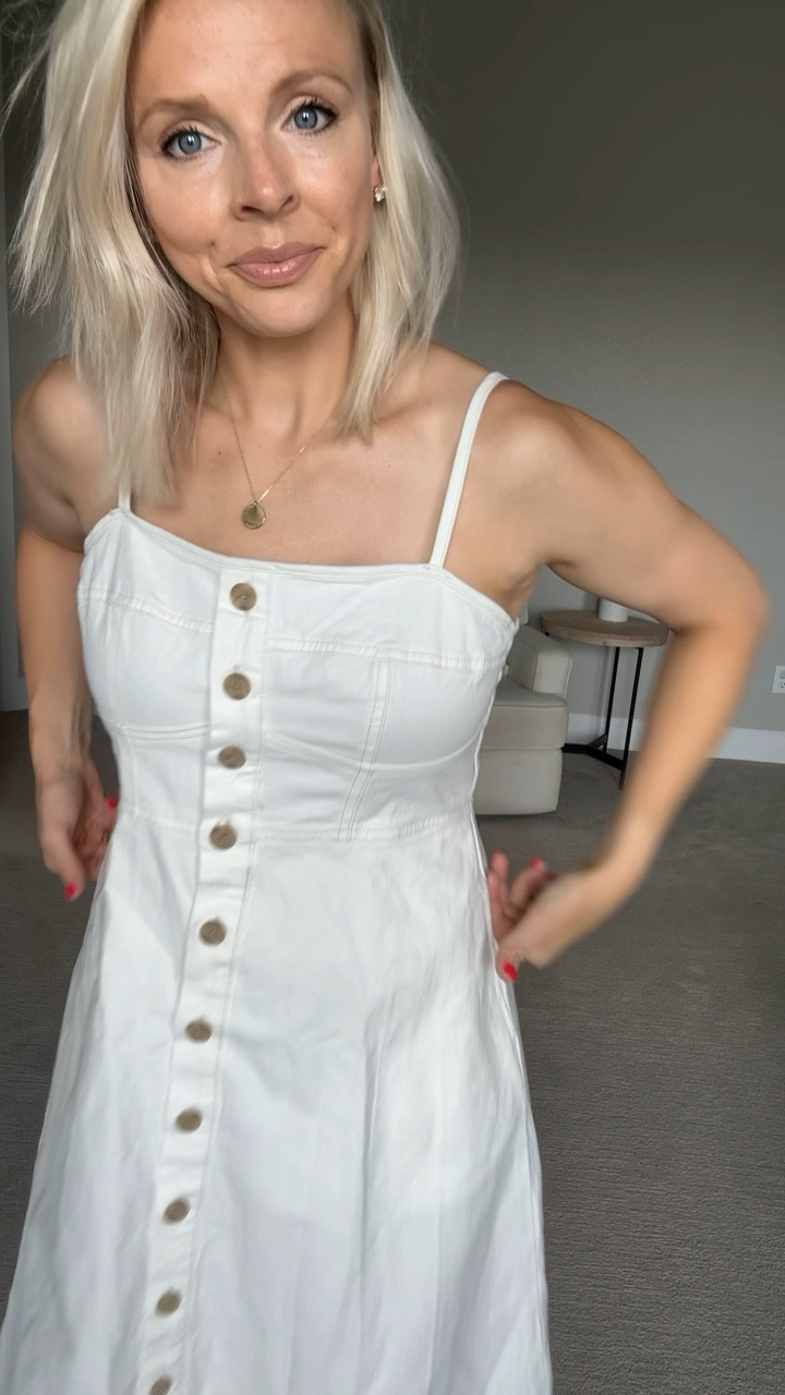 Wearing a size medium in this super cute summer dress from target but I definitely need a size small it runs on the big side

#LTKFindsUnder50 #LTKVideo #LTKStyleTip