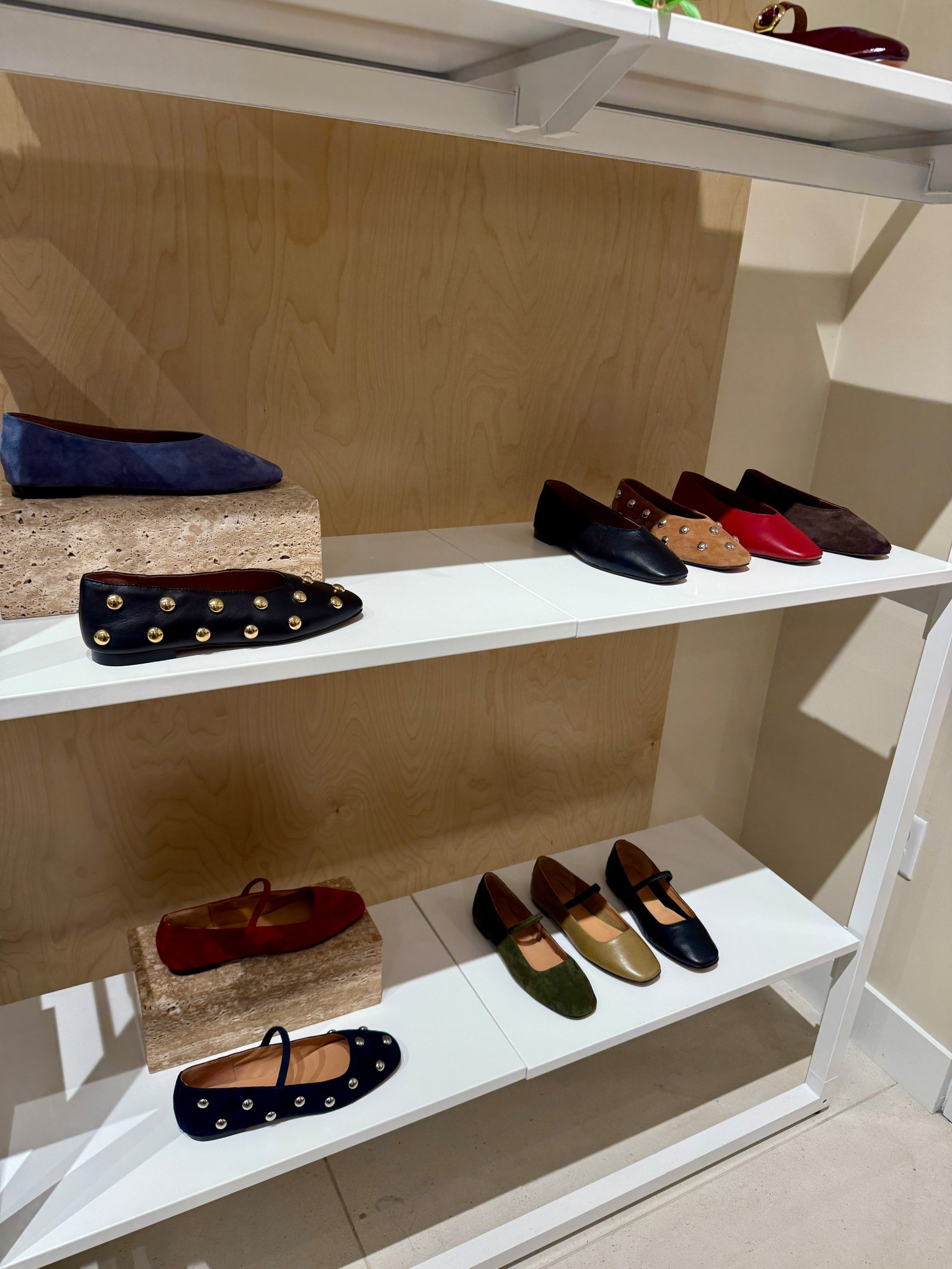 You have to love Madewell flats 😍 20% OFF sitewide, there are so many good picks this season!

Madewell shoes, madewell flats, ballet flat, fall shoes, office shoes, workwear, mules

#LTKShoeCrush #LTKxMadewell #LTKSaleAlert