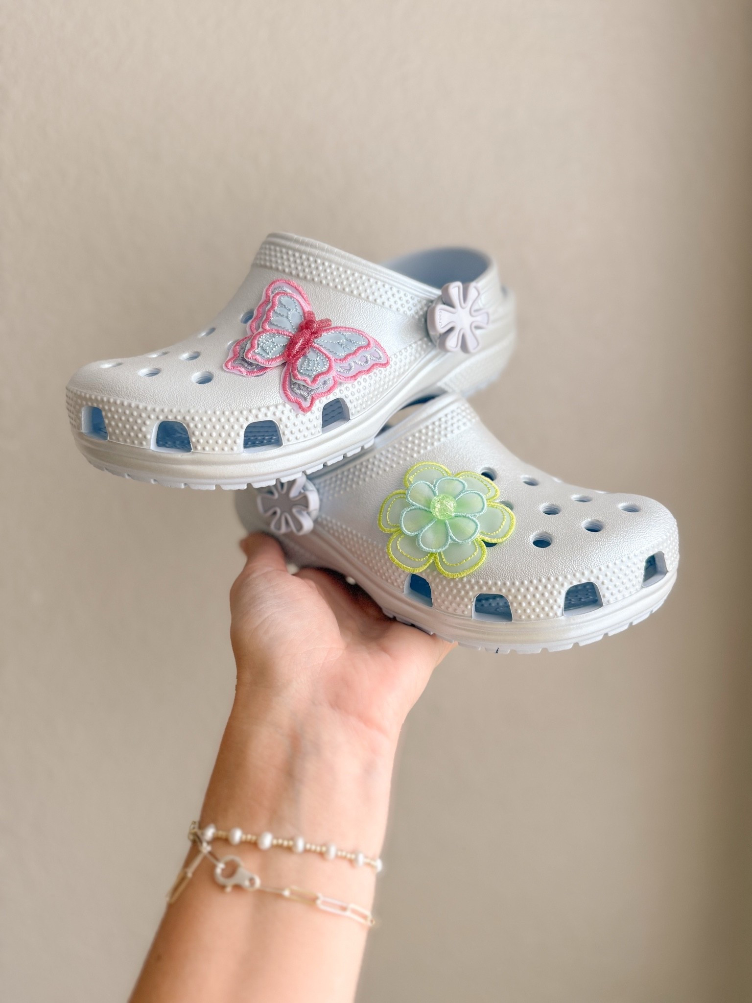 Girls crocs 🦋🌸

#LTKgrwm #LTKKids #LTKootd