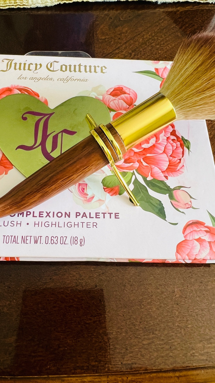 Here’s another rare find. This makeup brush is cute and perfect to add to your beauty collection. 

#LTKBeauty