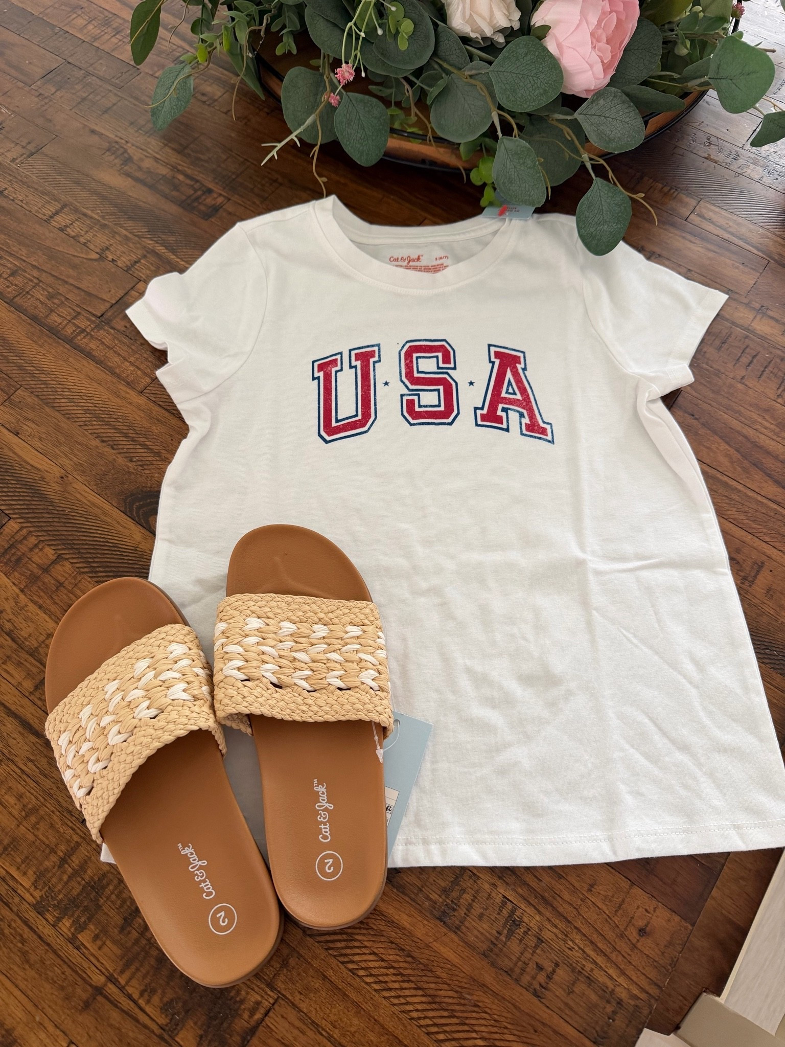 Girls finds! 
USA shirt 
Girls sandals

#LTKKids