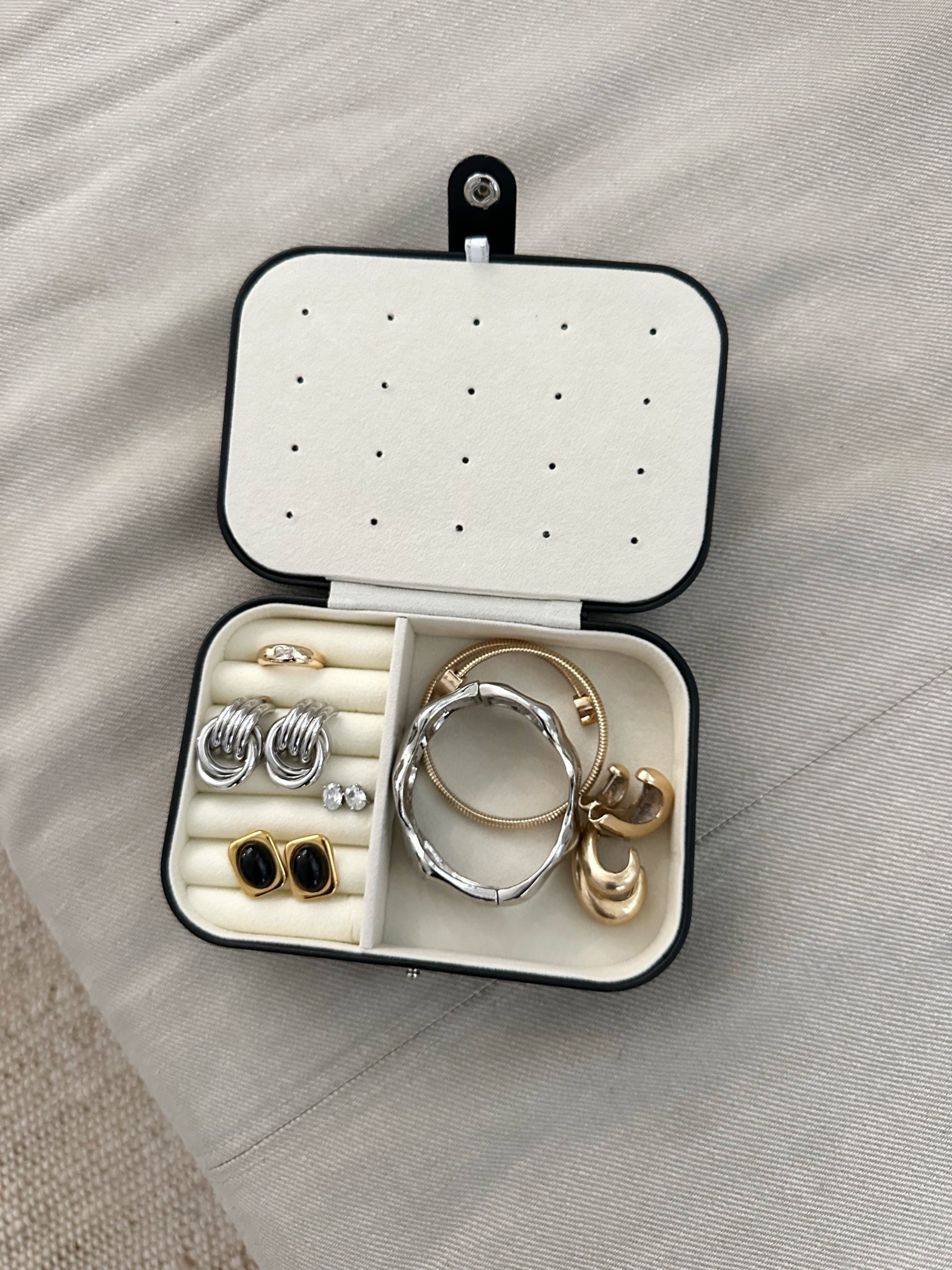 New travel case ! 

#LTKFindsUnder50 #LTKSaleAlert