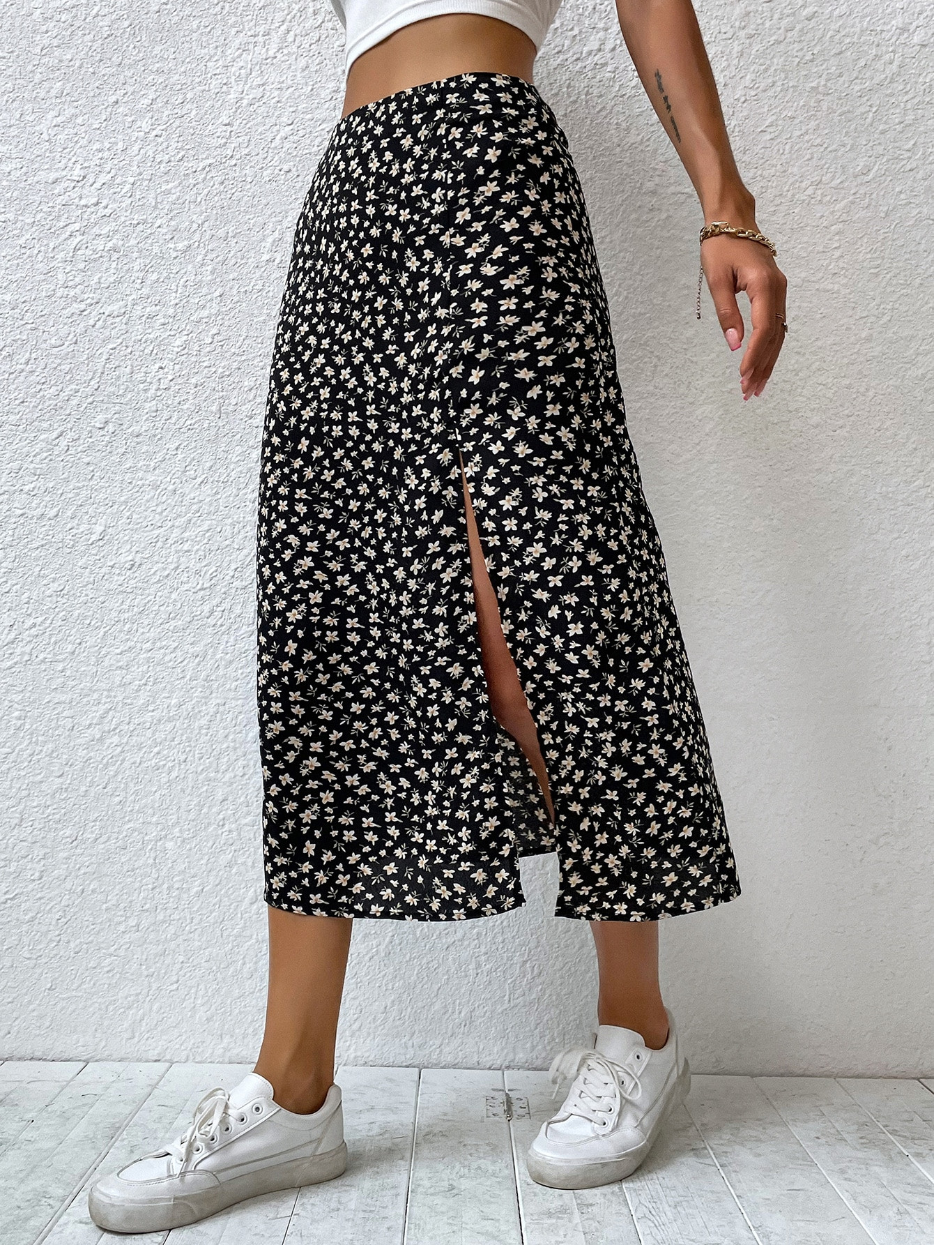 SHEIN VCAY Summer Beach Ditsy Floral Split Thigh Black Skirt | SHEIN