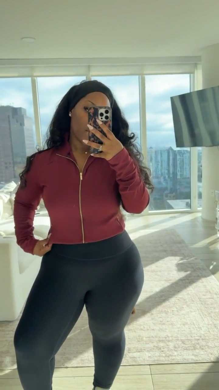 Chic hot girl walk fit ✨


Workout fit, curvy girl fashion, athleisure, Salt Project, activewear, Emmy Petit 

#LTKActive