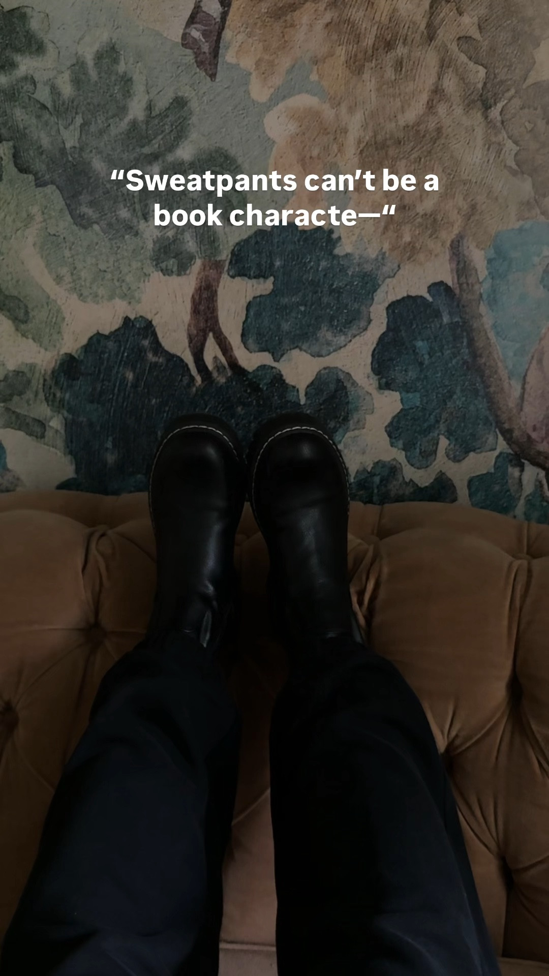 Rhys Knees Sweatpants 🦇 for the minimalistic ACOTAR book lover. www.mojoprovo.com

#LTKFindsUnder50 #LTKStyleTip