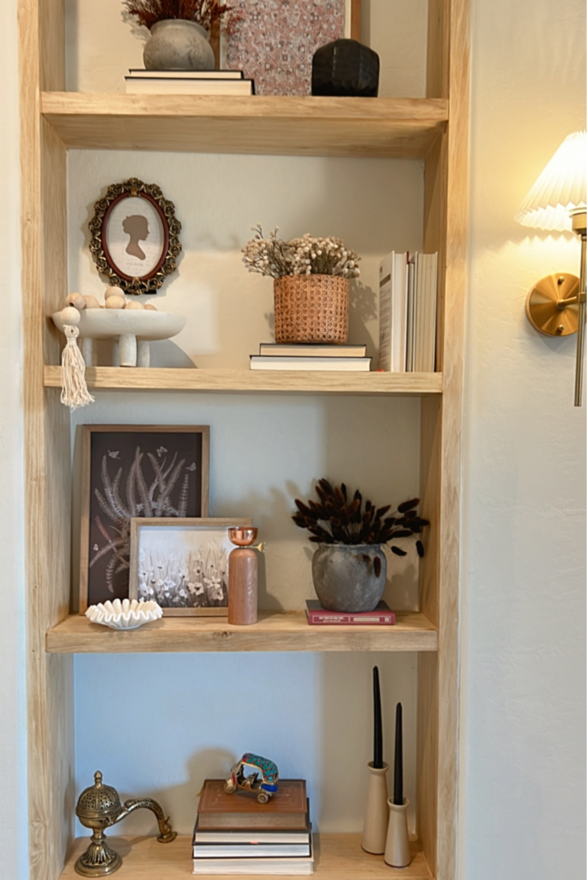 Built-ins in a niche wall

#LTKhome #LTKunder50 #LTKstyletip