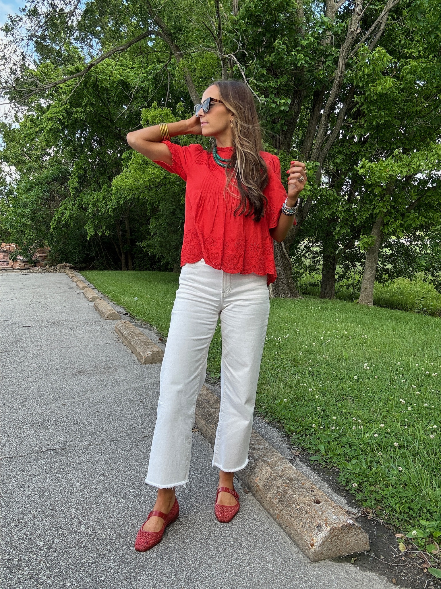 @Madewell has the best high quality pieces! Wearing a small top & 26 jeans. Paired with my favorite jellys and Amazon necklaces!

#LTKootd