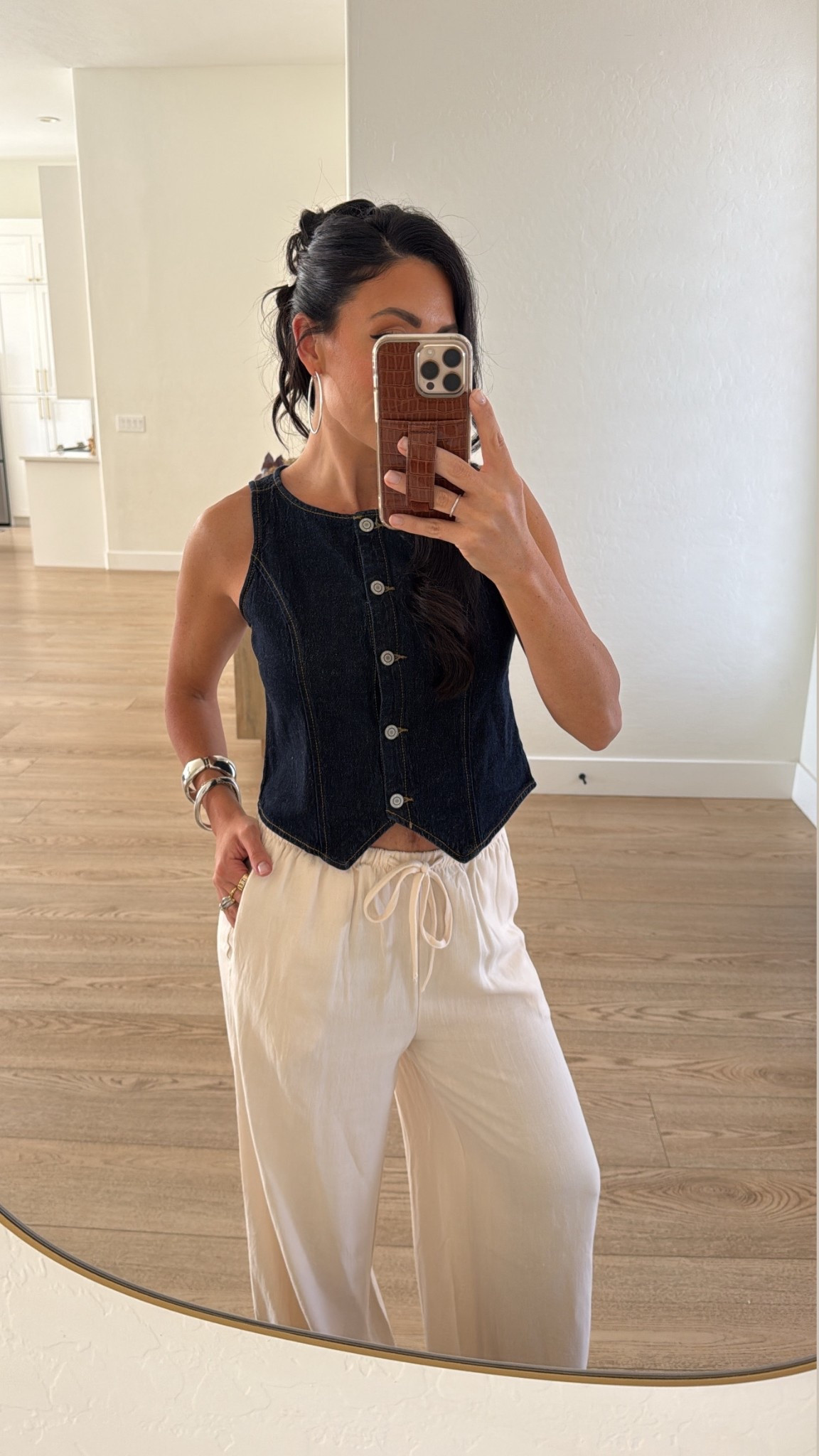 I love a Monday! Todays #OOTD 
Walmart top size small 
Amazon pants size small (color apricot) 
Oeak bra size small
Jelly slides 


#LTKootd #LTKSeasonal #LTKSaleAlert