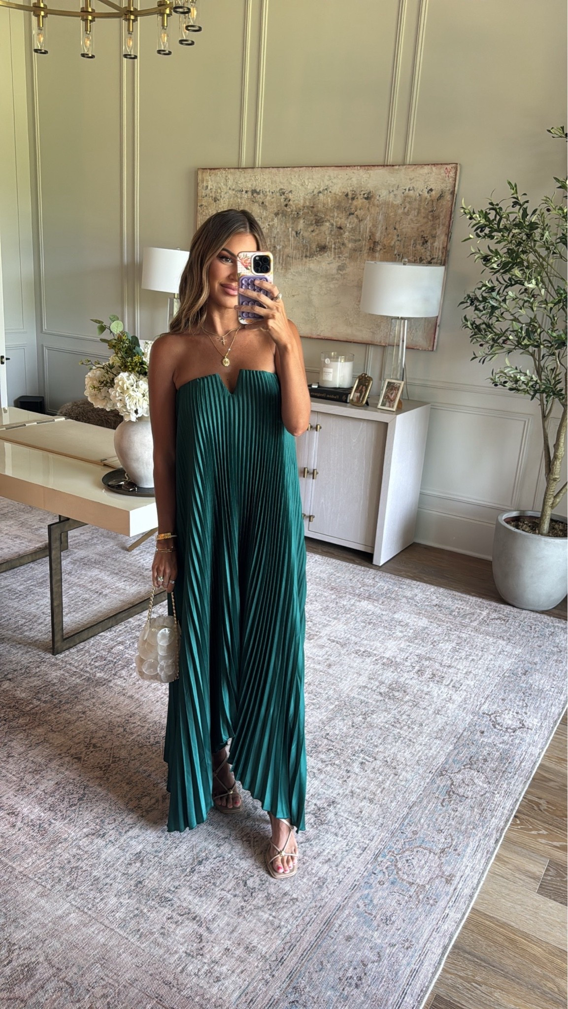 VICI New Arrivals are LIVE!!  You can use code HOLLIE40 for 40% off 💕

Size small in the dress