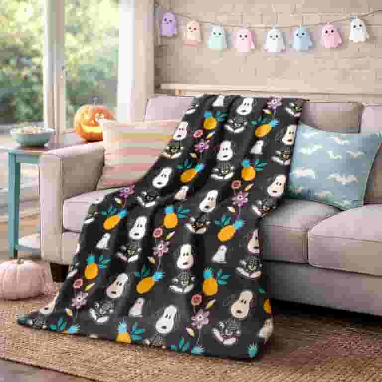 Peanuts Snoopy Summerween Silky Soft Plush Oversized Throw Blanket, 50 x 70 | Walmart (US)