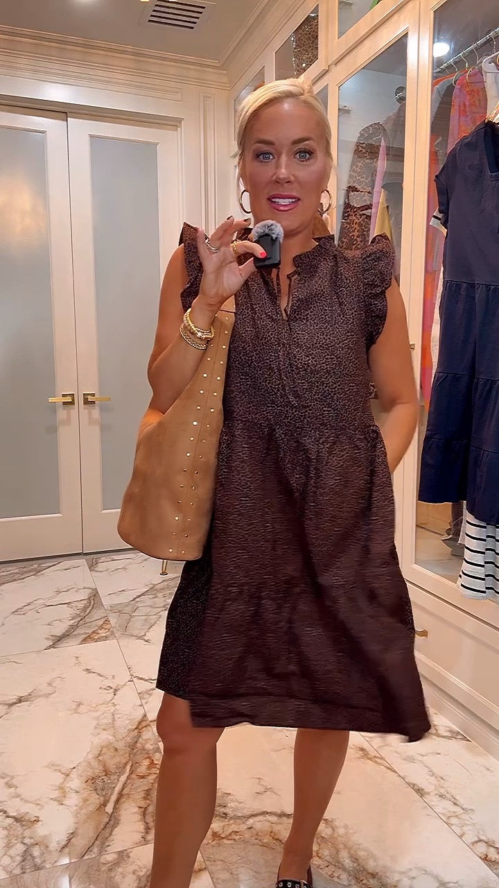 Cute affordable fall dresses under $20
Wearing size small Jeans