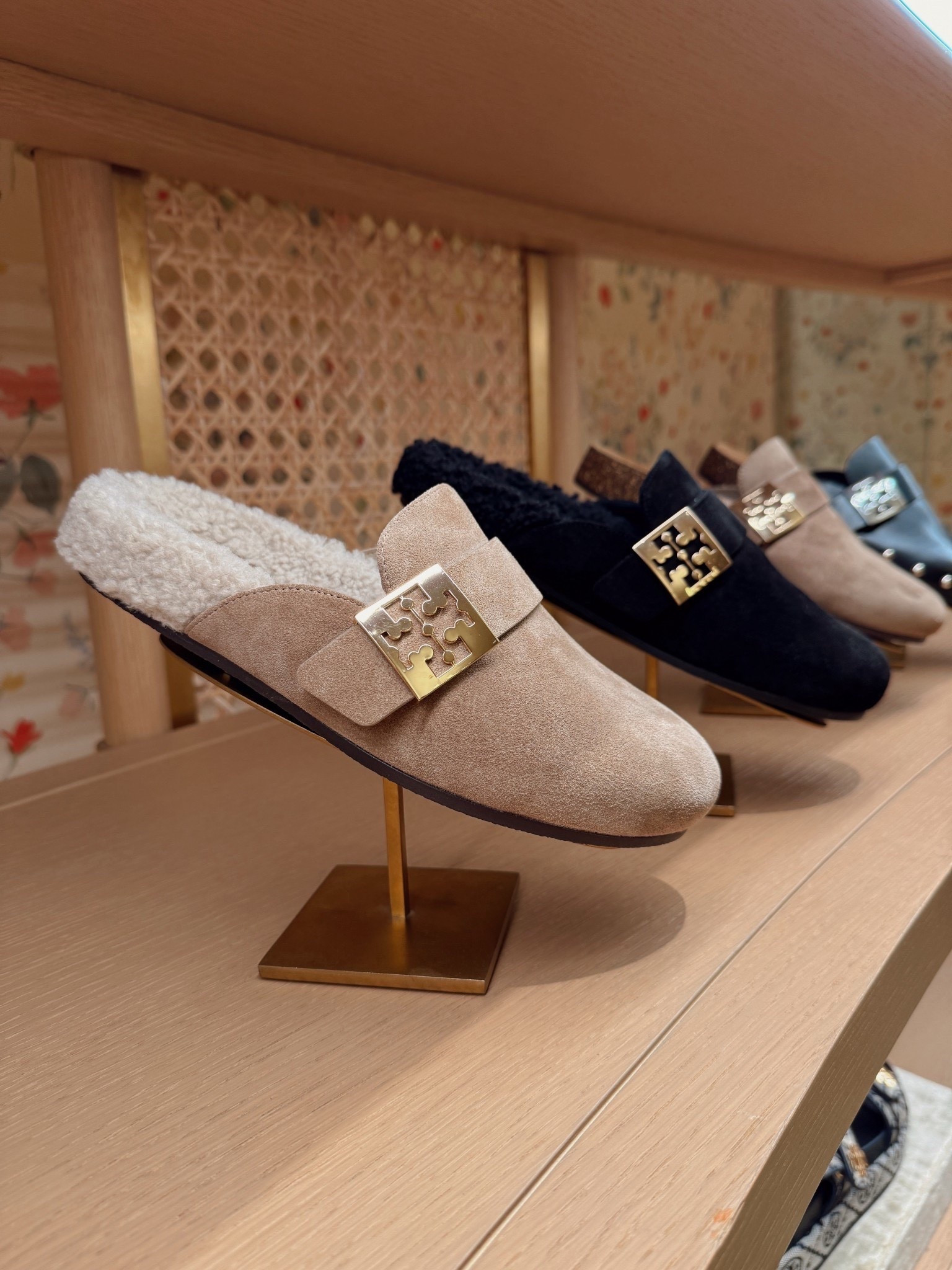 These are SO cute and comfy! A few colors are on sale now, & they run true to size ❤️❤️

Tory Burch, Nordstrom, clogs, Tory Burch shoes, slippers, Almostreadyblog, Amanda West

#LTKootd #LTKSaleAlert #LTKOver40