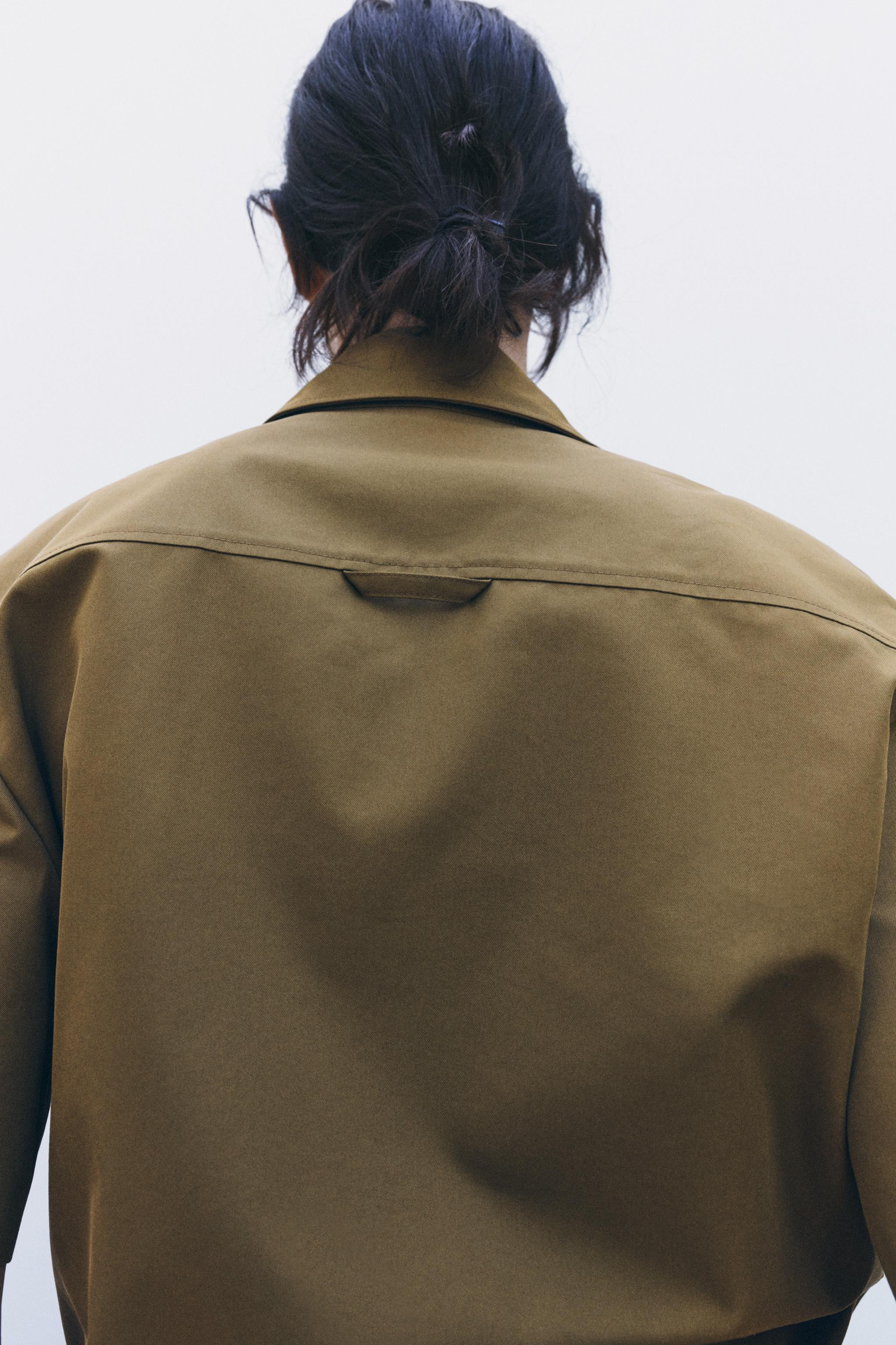 ZARA WOMAN COLLECTIONCamicia realizzata con filato misto cotone. Collo a risvolto e maniche corte... | Zara IT