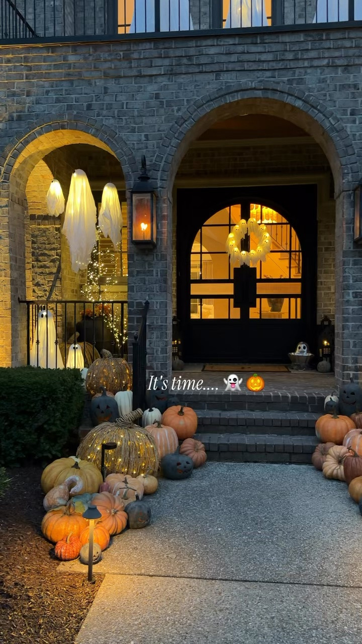 It's time.. sharing all of my favorite Halloween Decor