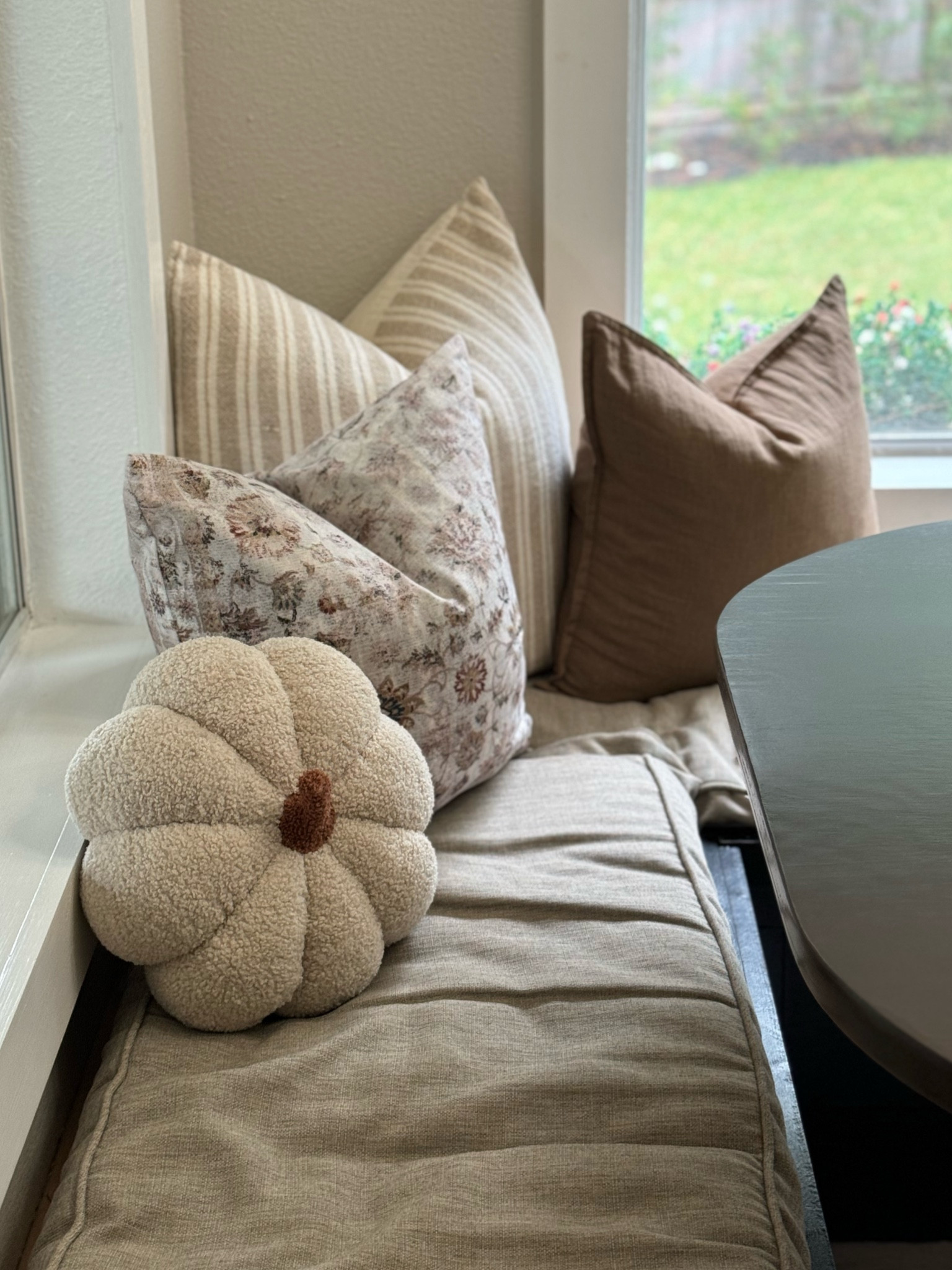 Can never have too many pillows 😉

#LTKSeasonal