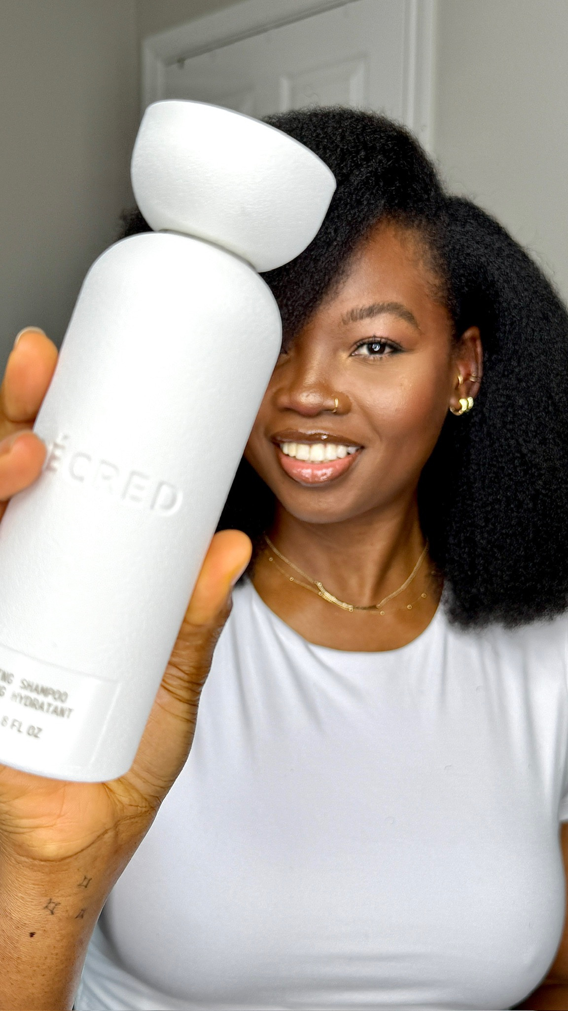 Wash day with @cecred using the Hydrating Shampoo and Hydrating conditioner.

I blow dried my hair (with heat protectant) then styled with Moisture Sealing Lotion and Nourishjng Hair Oil

#cecred #4chair #naturalhair #blackhair #afro #houstonblogger #houstoncreators #houstoncreatives