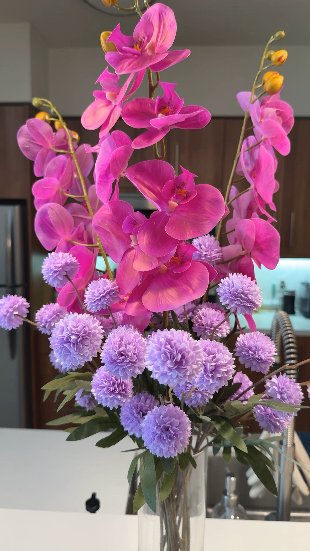 If you love flowers like I do but want to stay on a budget definitely get some faux flower stems, and put them in a beautiful clear eyes along with a lightly floral scented candle. Trust me.

#Flowers #Tablescape #HomeDecor #Candles ￼

#LTKHome #LTKWedding #LTKMothersDay